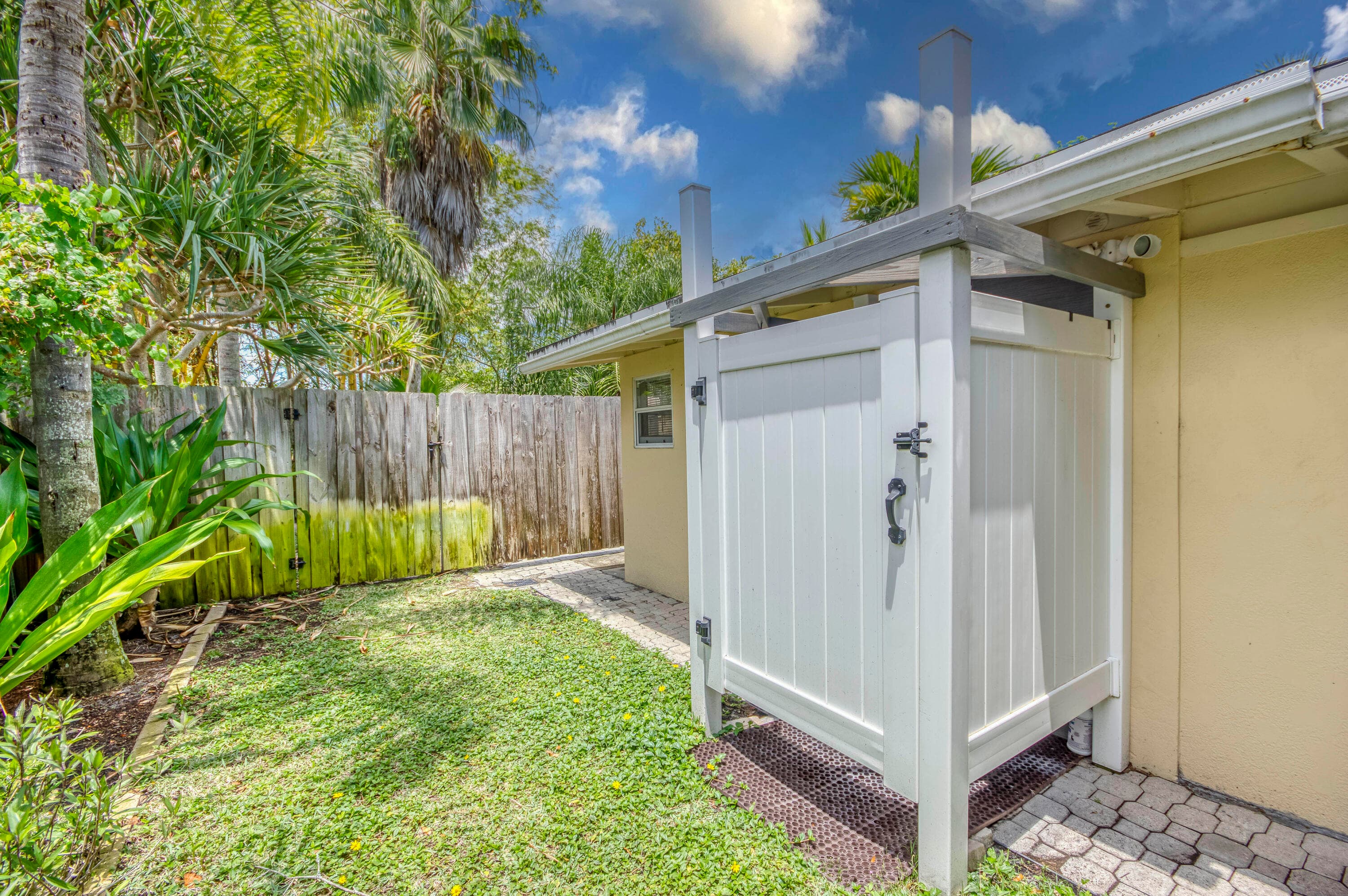 404 S Caloosahatchee Avenue, Jupiter, FL 33458 — photo 31 of 43