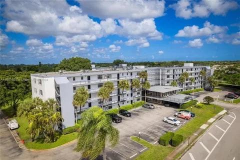 9235 SW 8th 402 Street 402, Boca Raton, FL 33428 — photo 1 of 37
