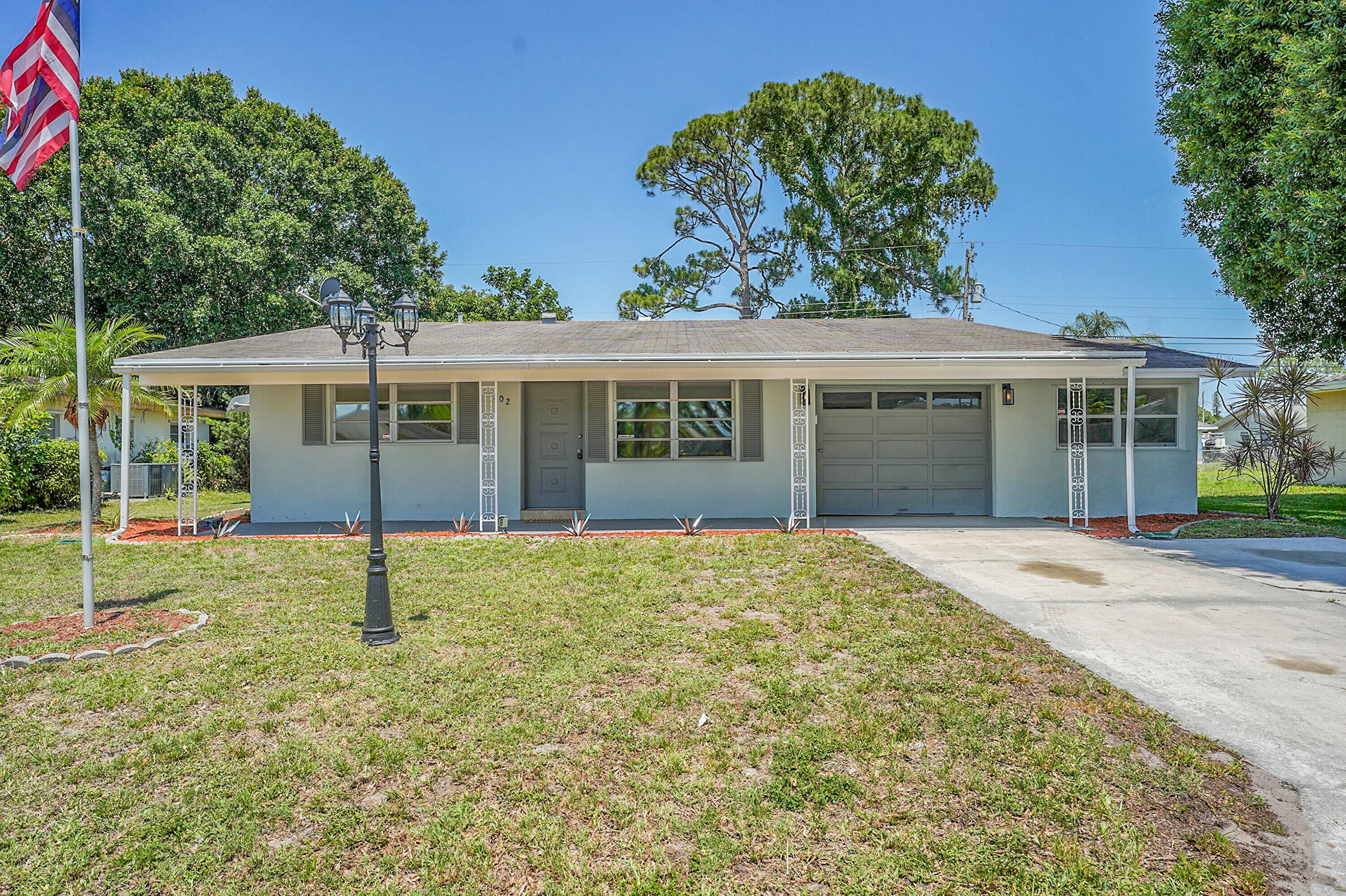 302 W Arbor Avenue, Port St. Lucie, FL 34952 — photo 2 of 25