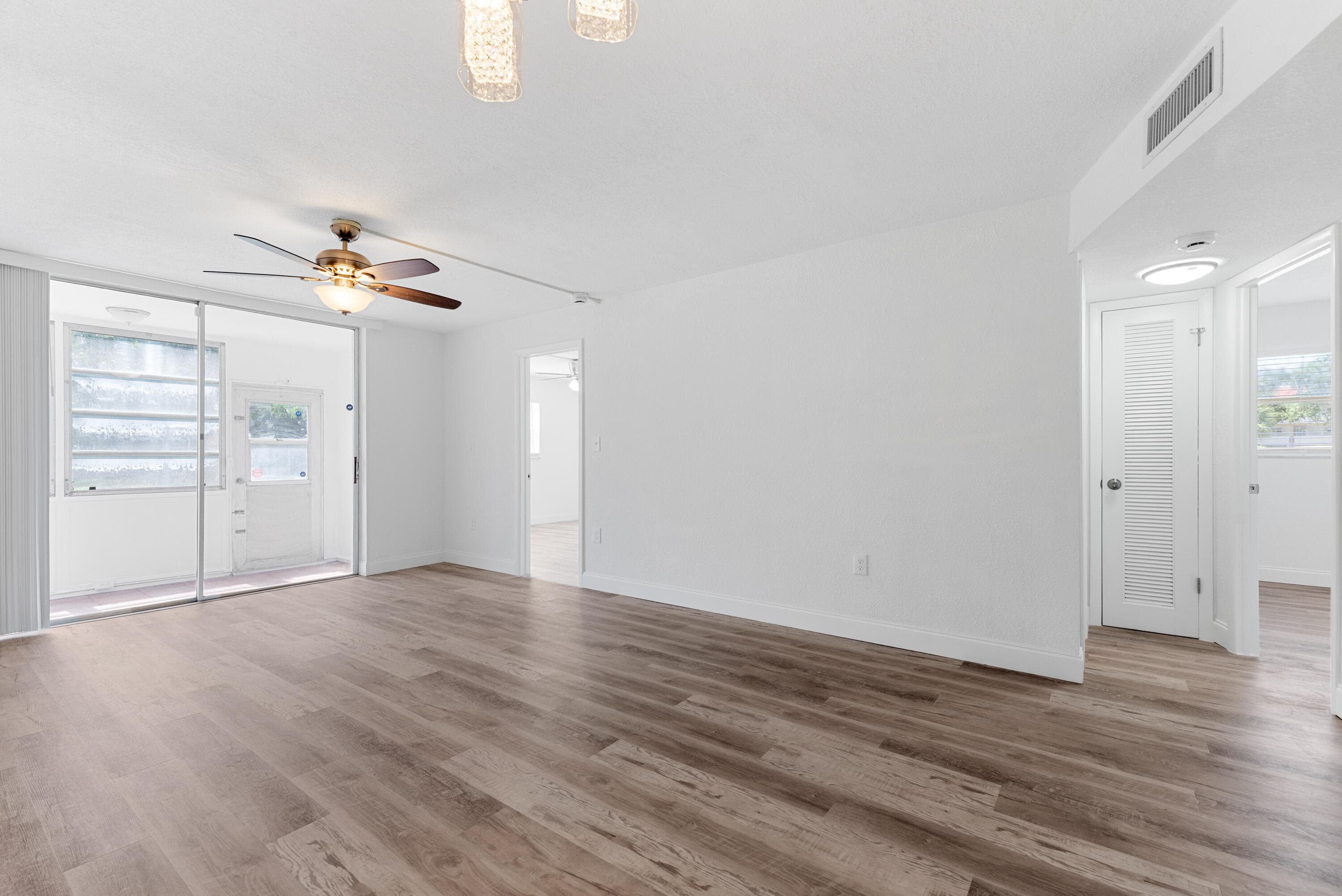 8000 Sunrise Lakes Drive E 112, Sunrise, FL 33322 — photo 9 of 22