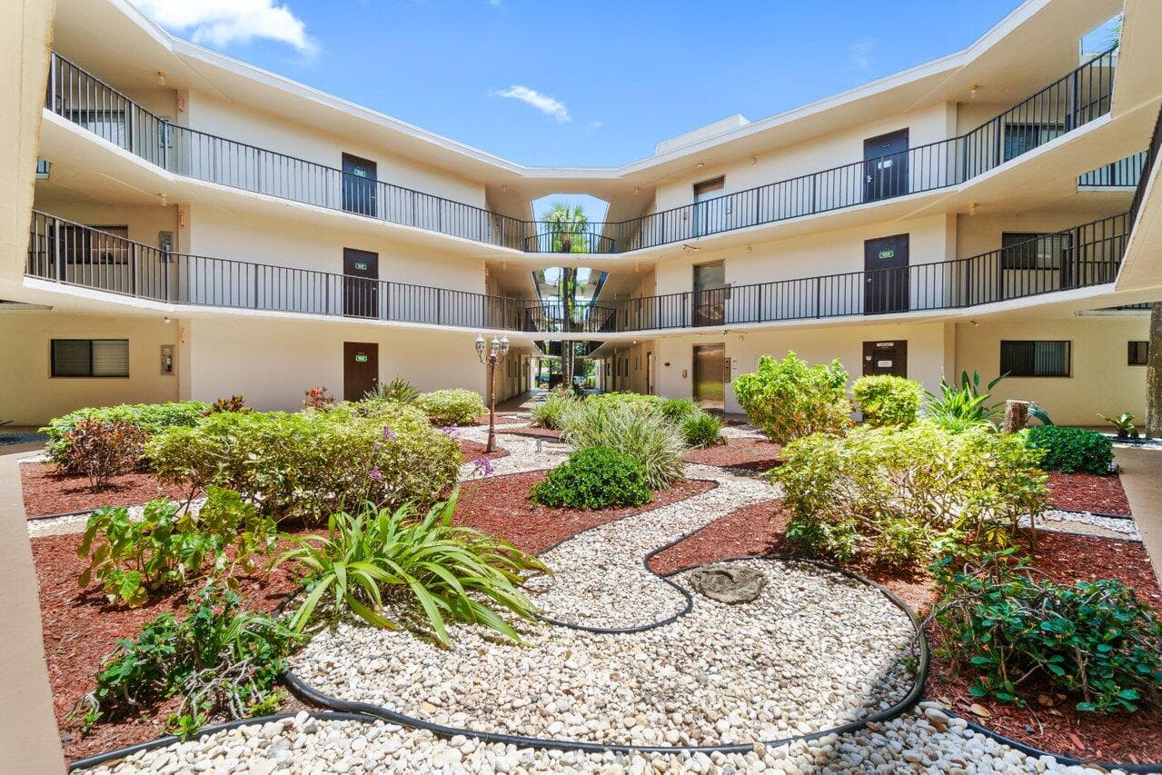 5100 Las Verdes Circle 316, Delray Beach, FL 33484 — photo 16 of 24