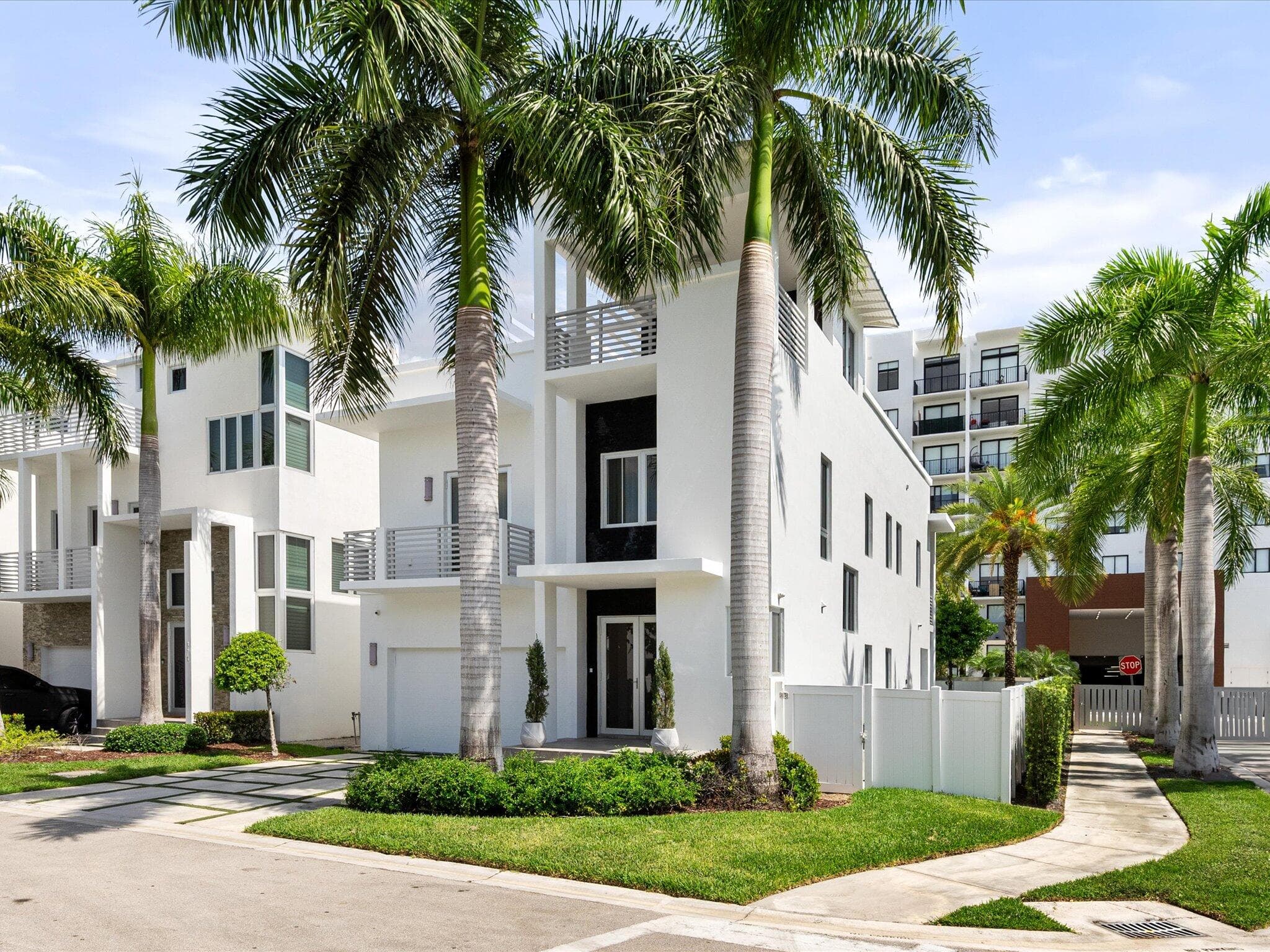 8405 NW 34th Drive, Doral, FL 33122 — photo 2 of 42