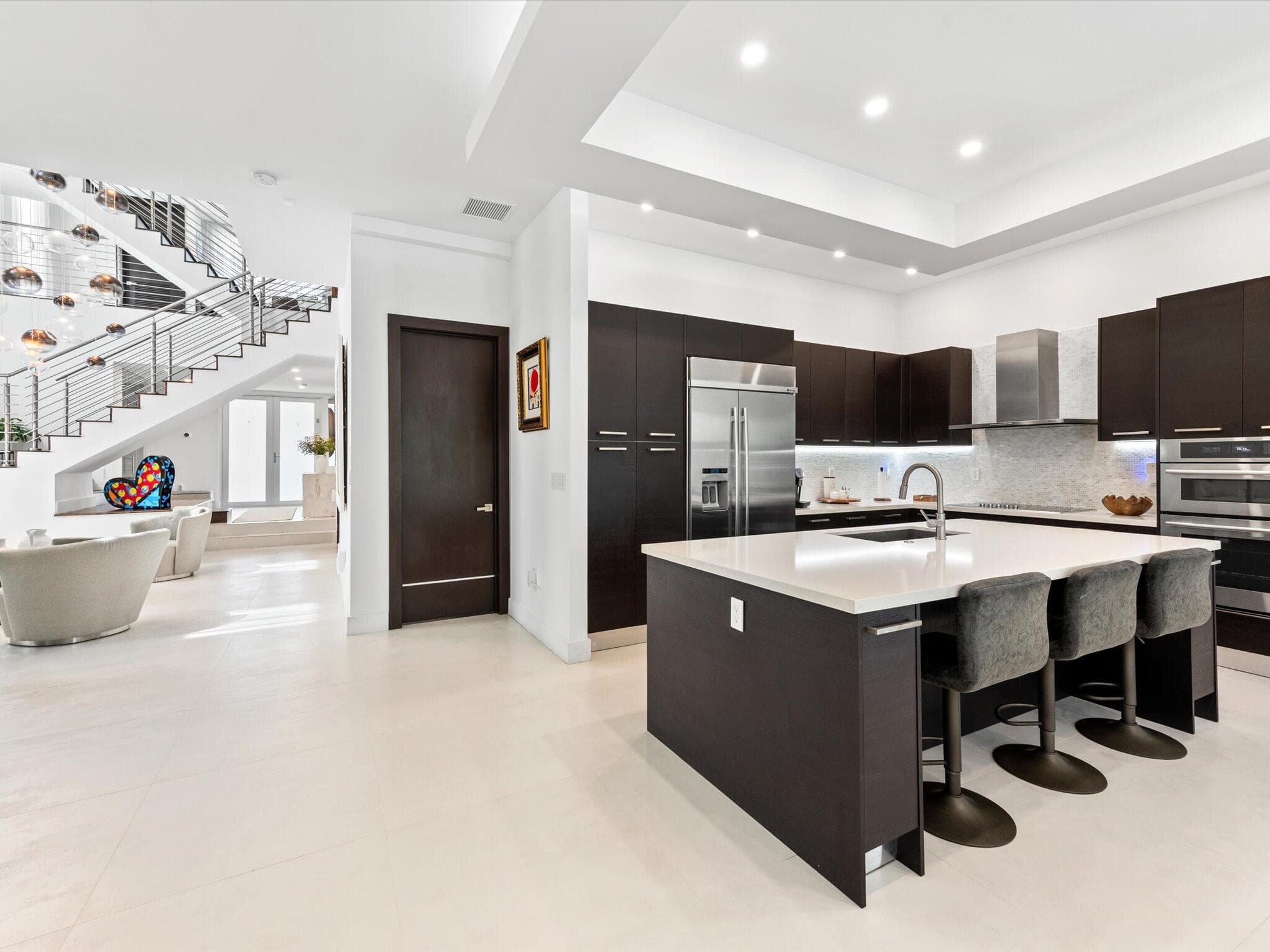8405 NW 34th Drive, Doral, FL 33122 — photo 9 of 42