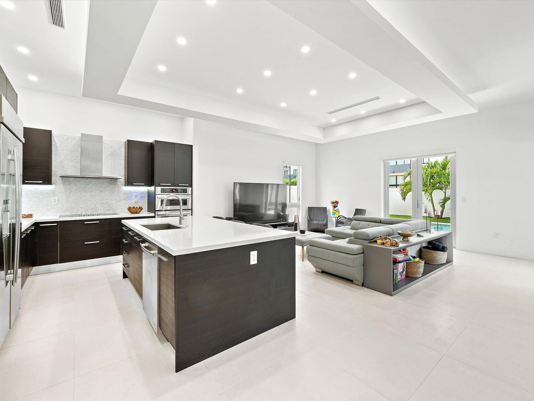 8405 NW 34th Drive, Doral, FL 33122 — photo 11 of 42
