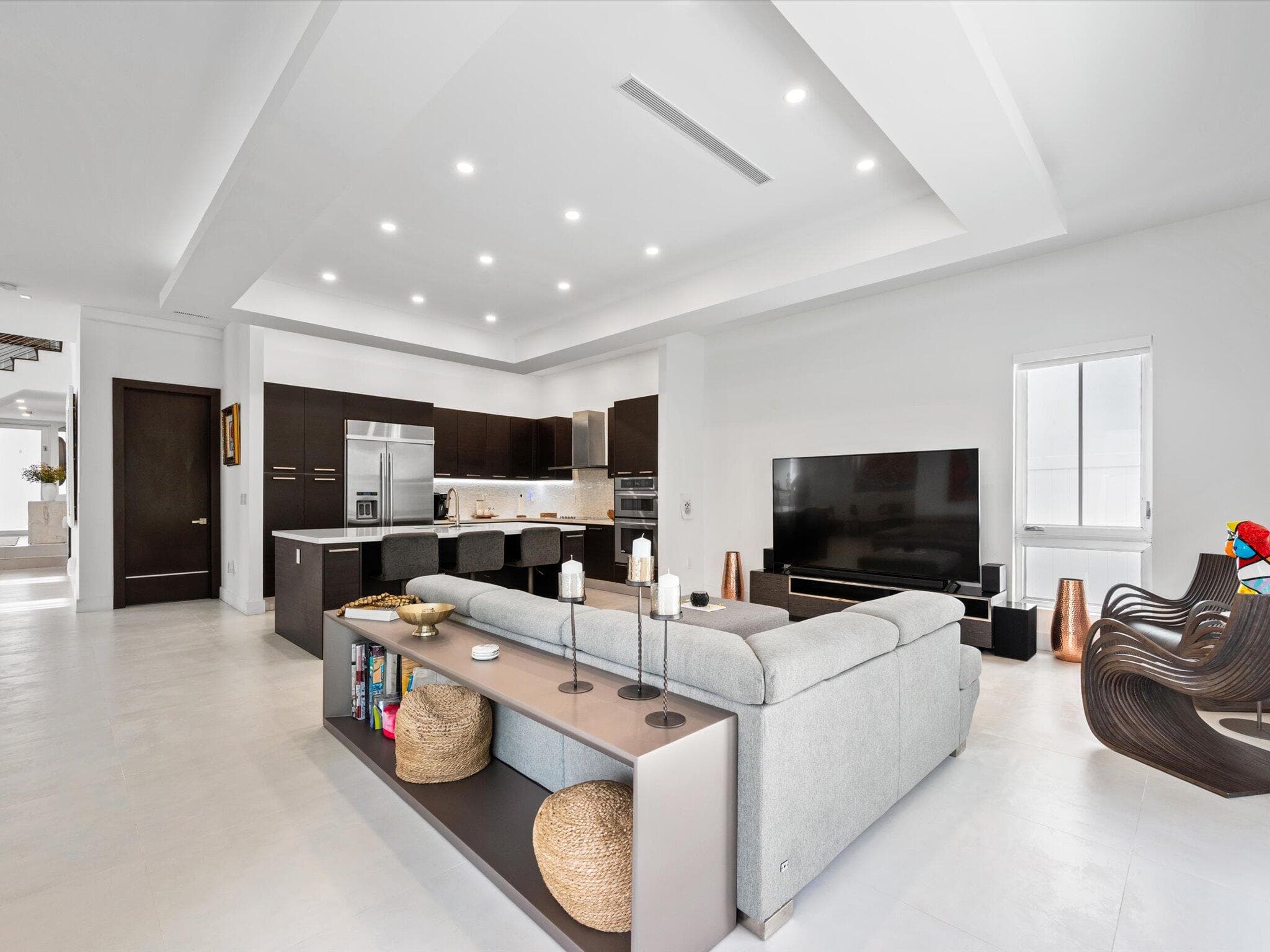 8405 NW 34th Drive, Doral, FL 33122 — photo 12 of 42