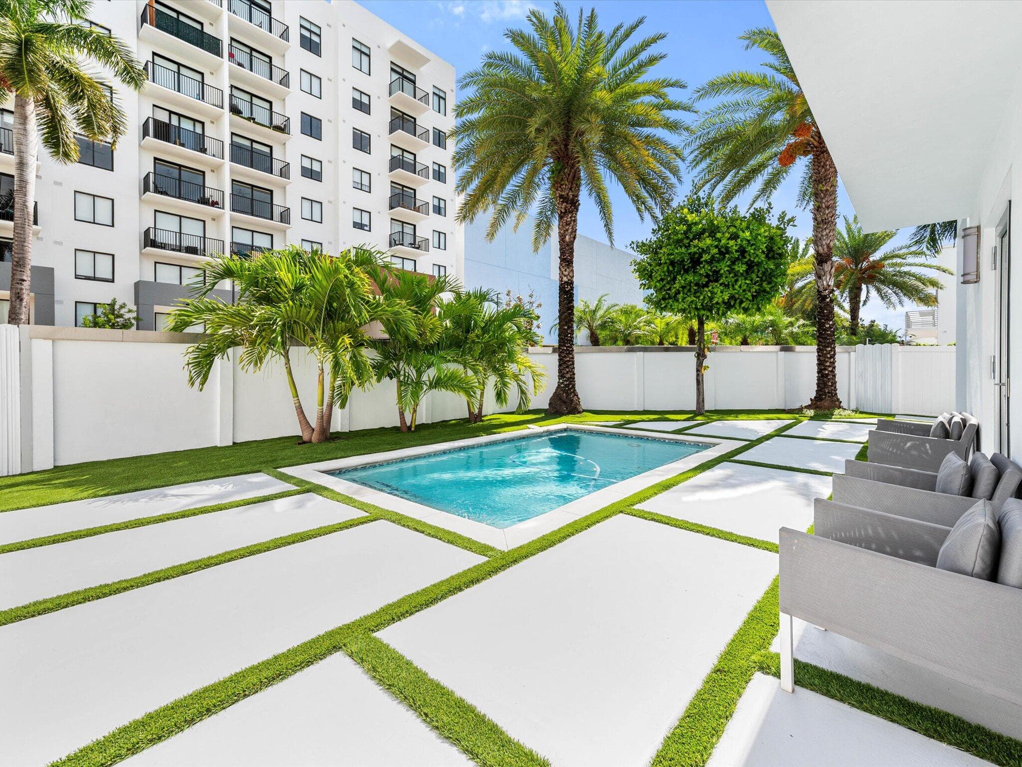 8405 NW 34th Drive, Doral, FL 33122 — photo 17 of 42