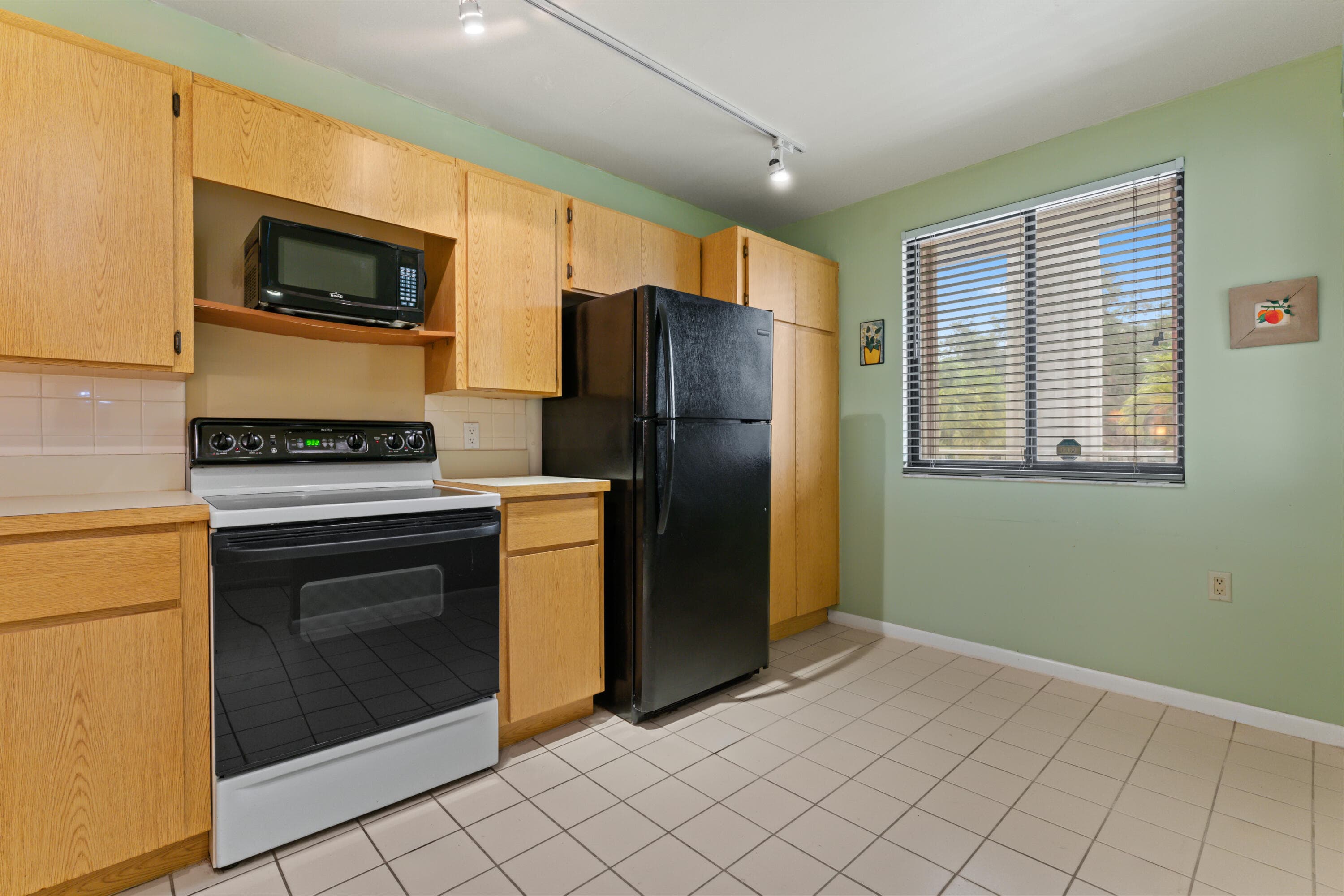 2621 Village Boulevard 203, West Palm Beach, FL 33409 — photo 3 of 28