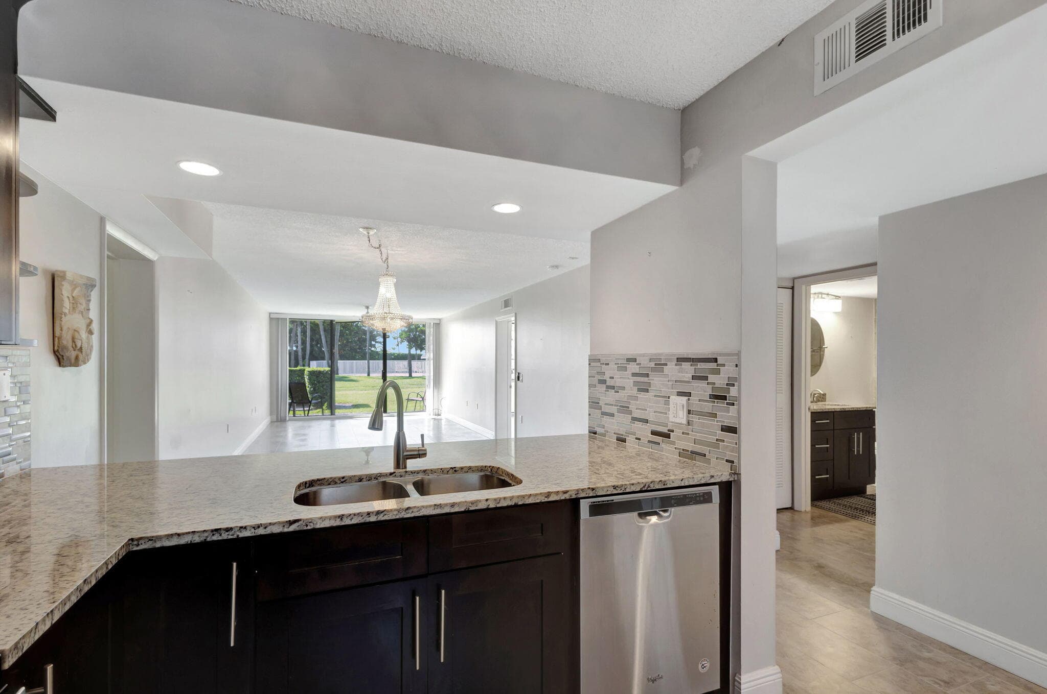 2741 Village Boulevard 104, West Palm Beach, FL 33409 — photo 4 of 37