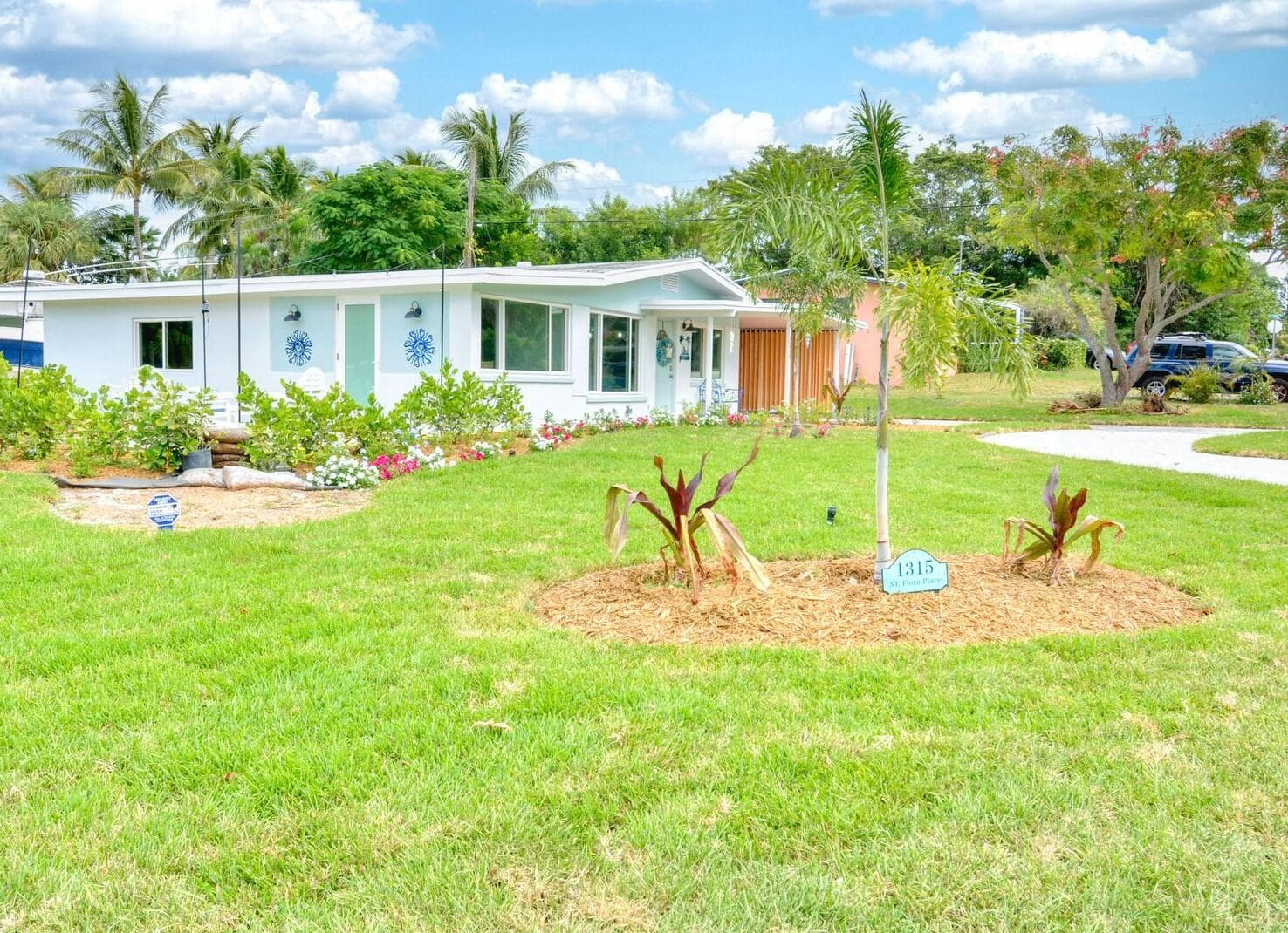 1315 NE Flora Place, Jensen Beach, FL 34957 — photo 3 of 27