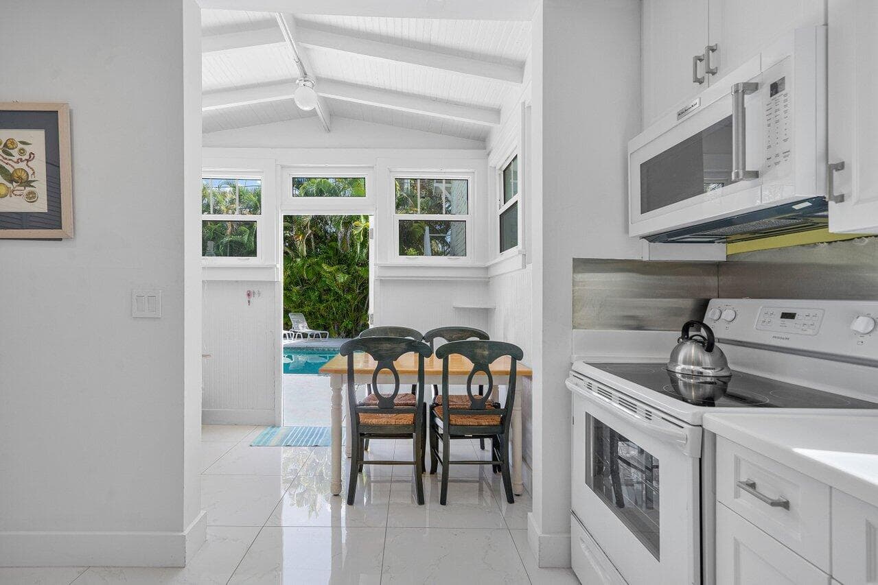 141 Chilean Avenue, Palm Beach, FL 33480 — photo 9 of 28