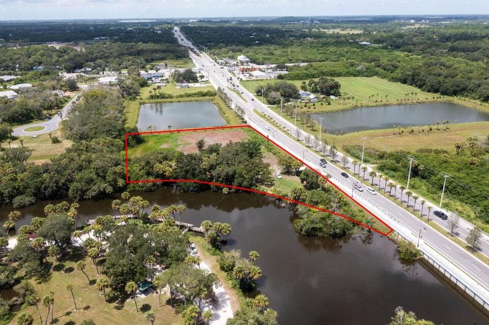 2083 W Midway Road, Fort Pierce, FL 34981 — photo 8 of 19