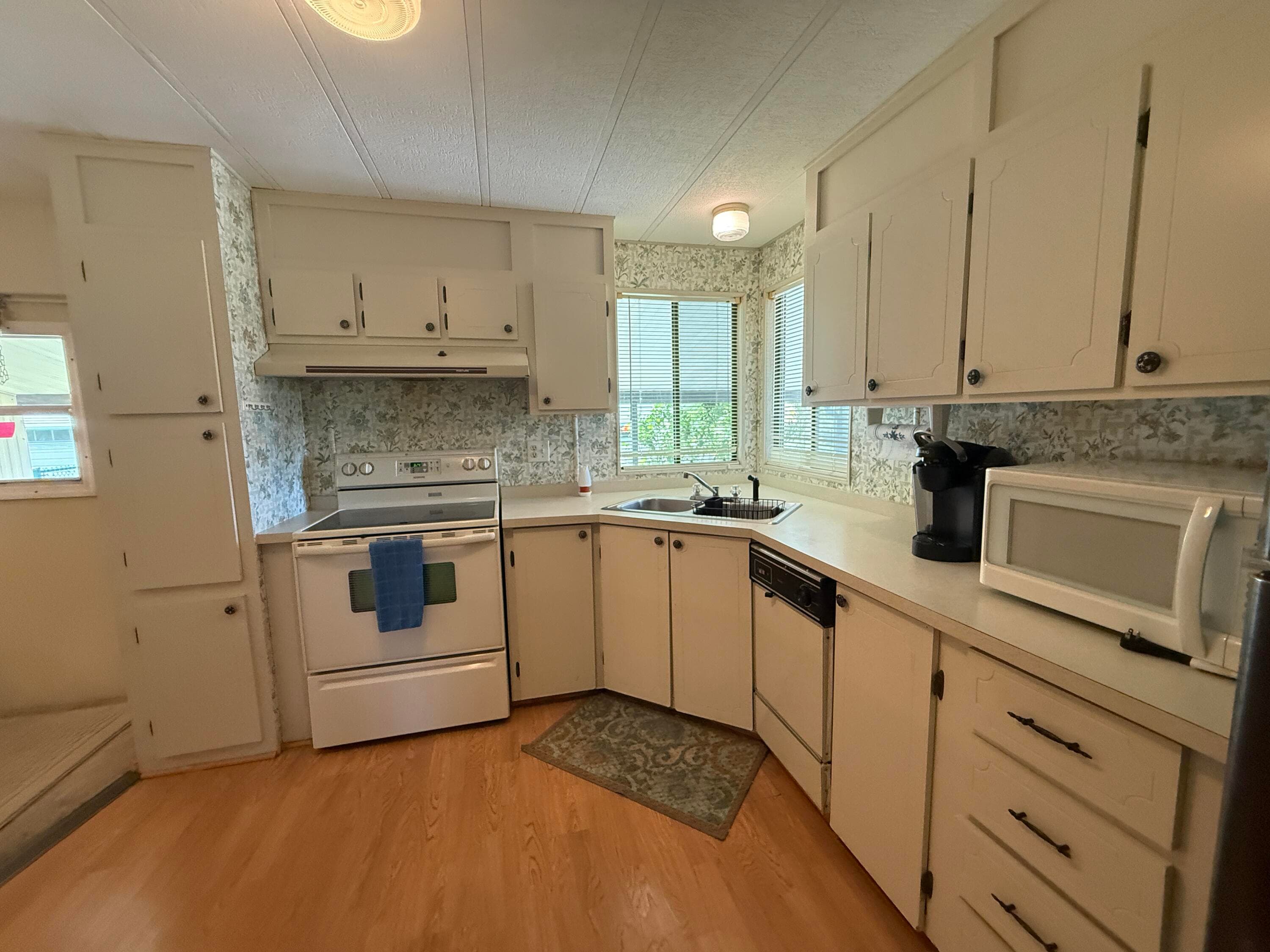 7818 SE Continental Drive, Hobe Sound, FL 33455 — photo 13 of 40