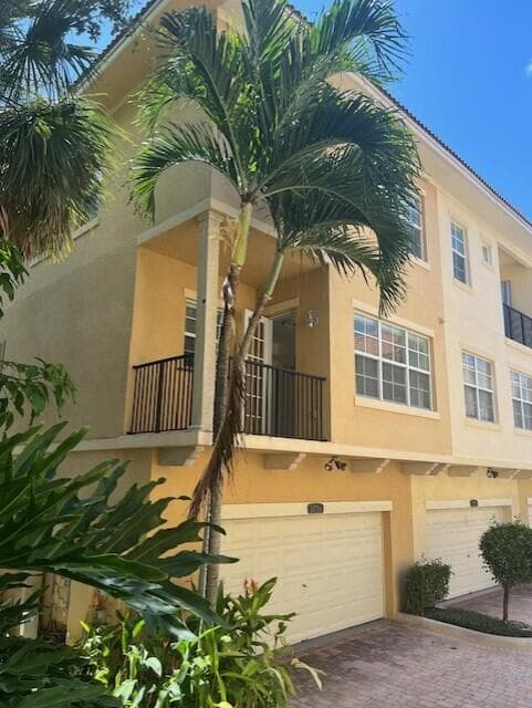 11750 Valencia Gardens Avenue, Palm Beach Gardens, FL 33410 — photo 2 of 11