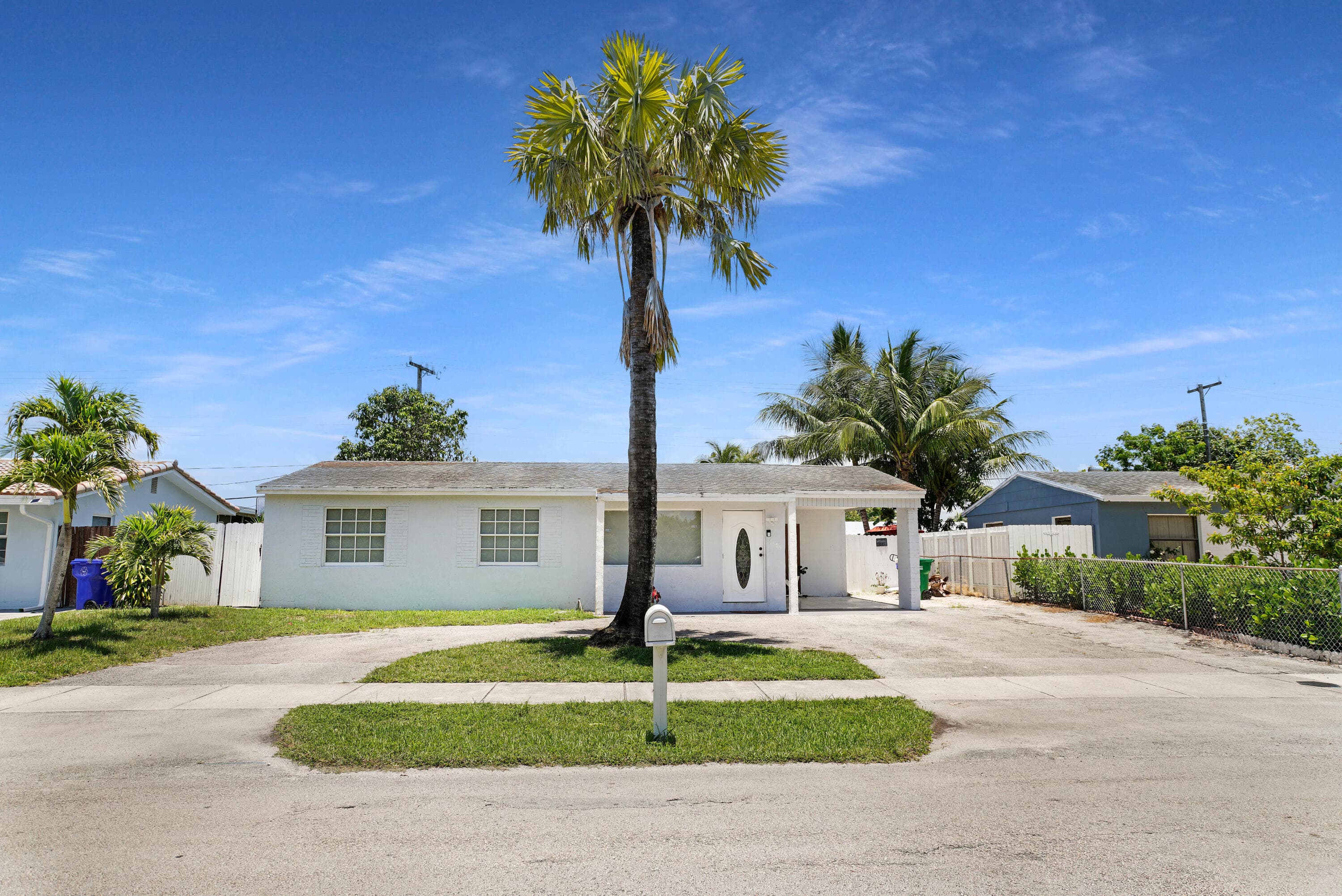 1395 SW 46 Th Avenue, Fort Lauderdale, FL 33317 — photo 1 of 36