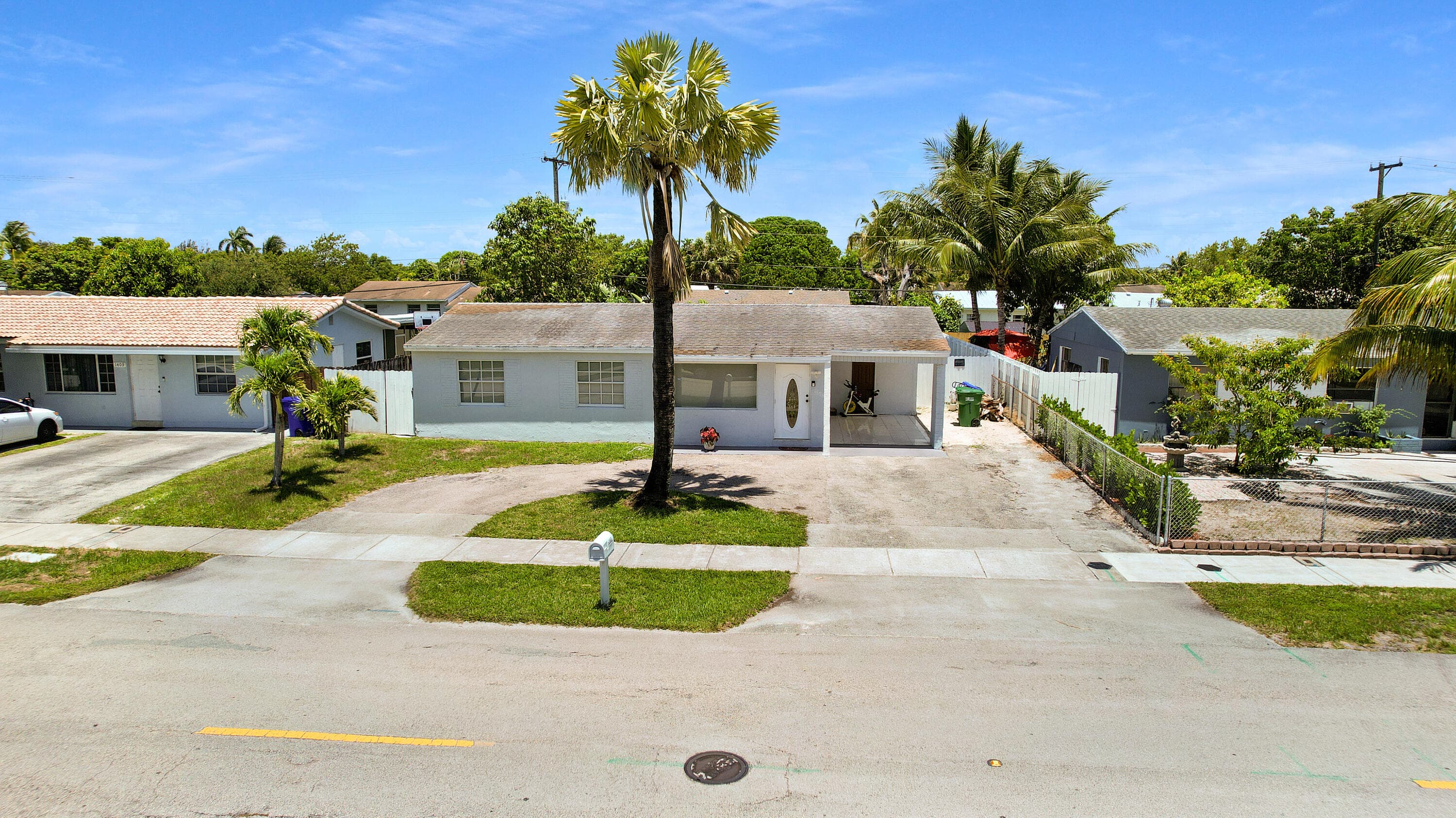 1395 SW 46 Th Avenue, Fort Lauderdale, FL 33317 — photo 5 of 36