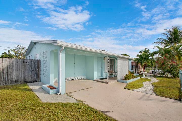 1307 S Flamingo Drive, Lantana, FL 33462 — photo 1 of 1