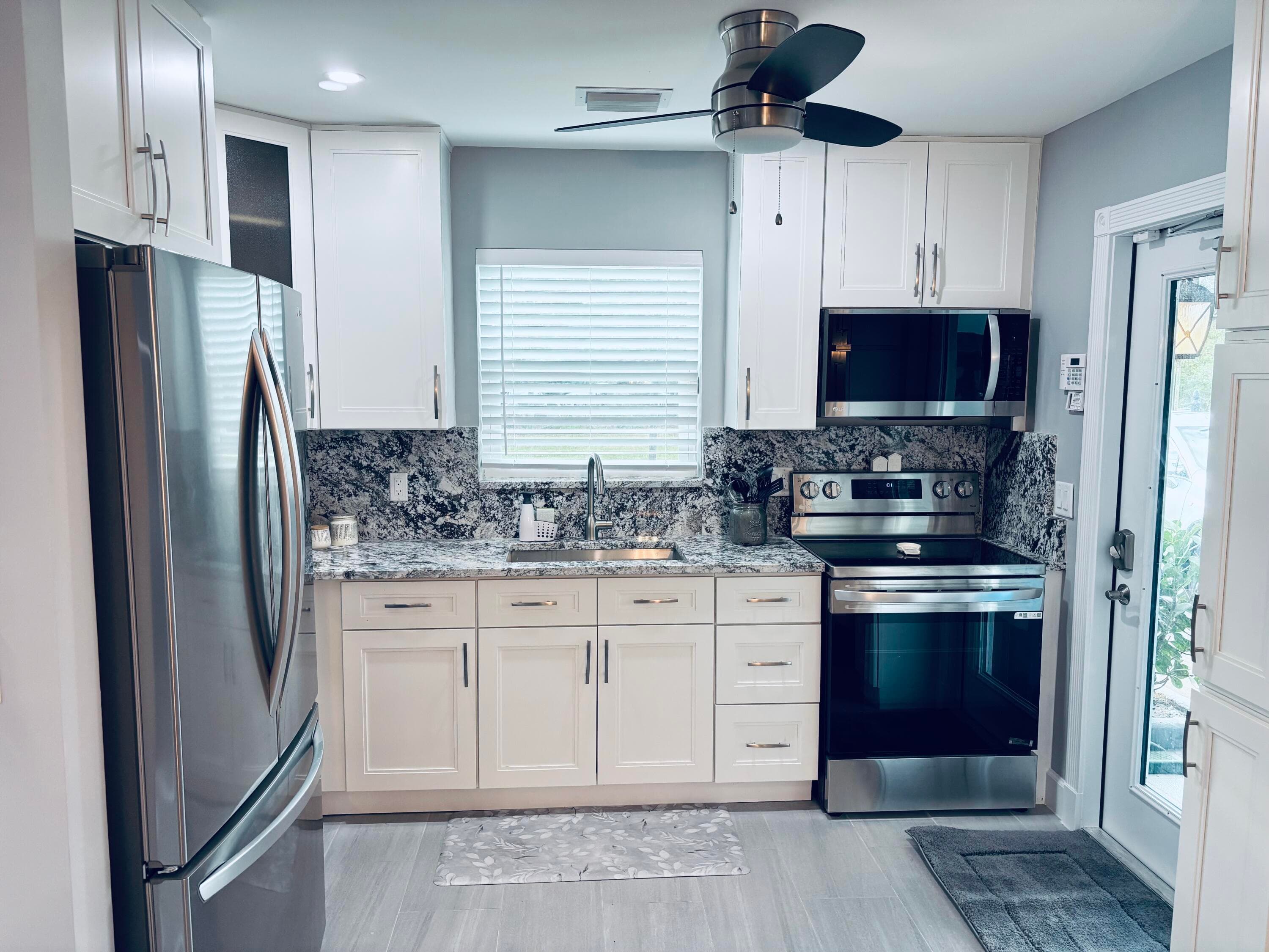 222 SE 3rd Street, Boynton Beach, FL 33435 — photo 4 of 40