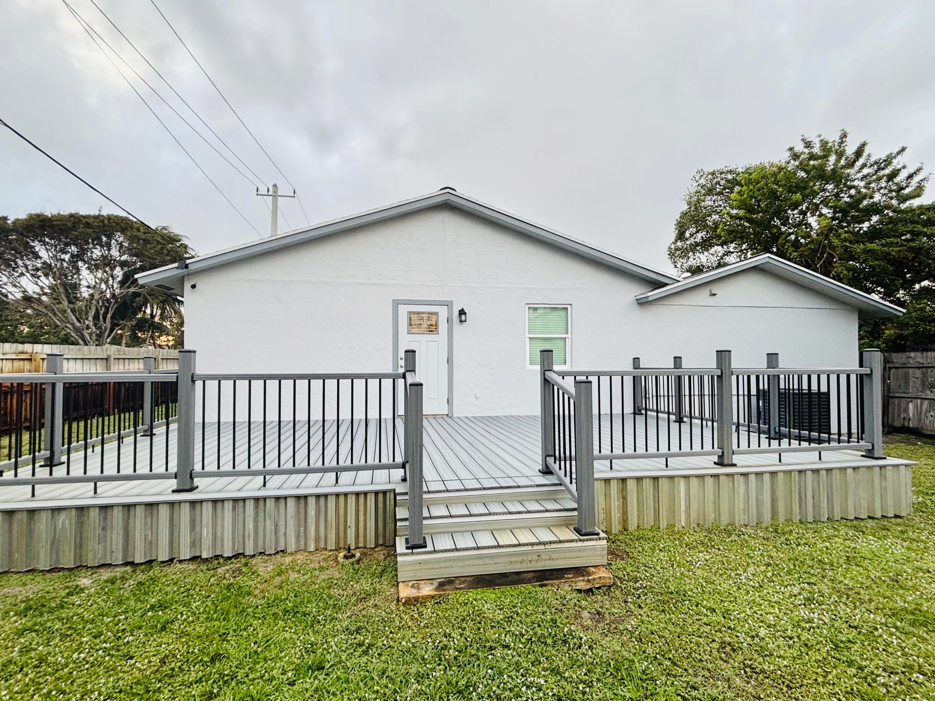 222 SE 3rd Street, Boynton Beach, FL 33435 — photo 30 of 40