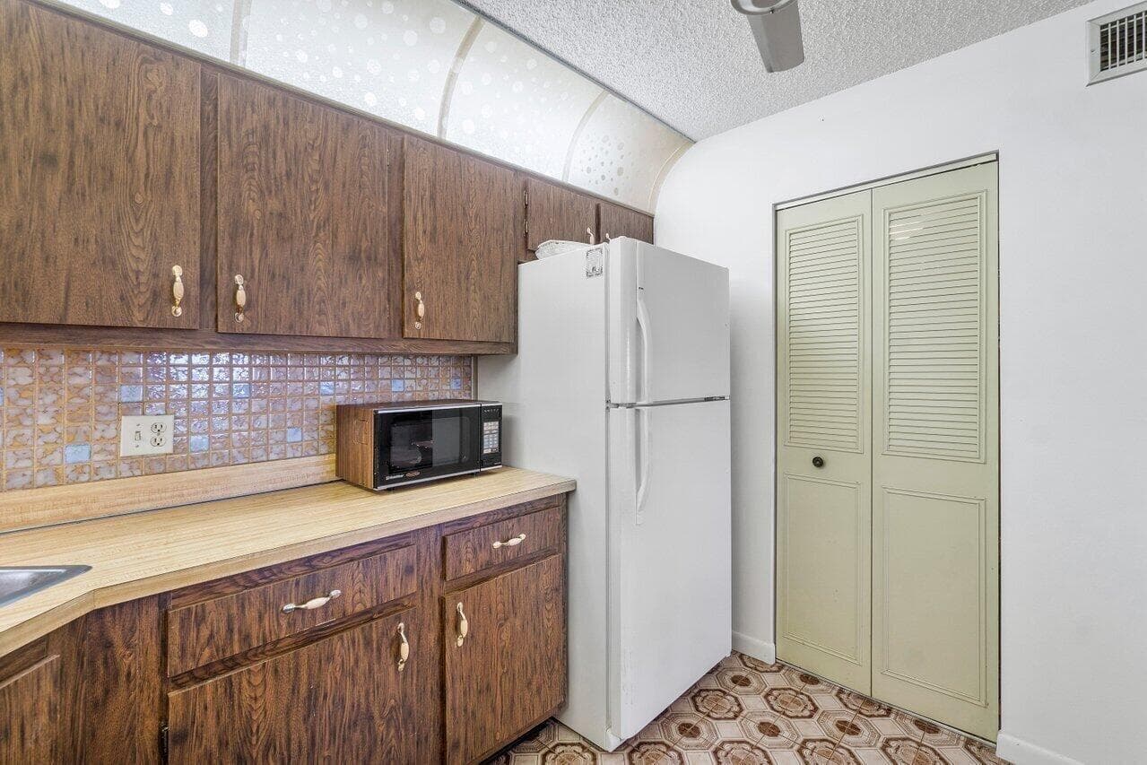 342 Pine Ridge Circle B-2, Greenacres, FL 33463 — photo 13 of 18