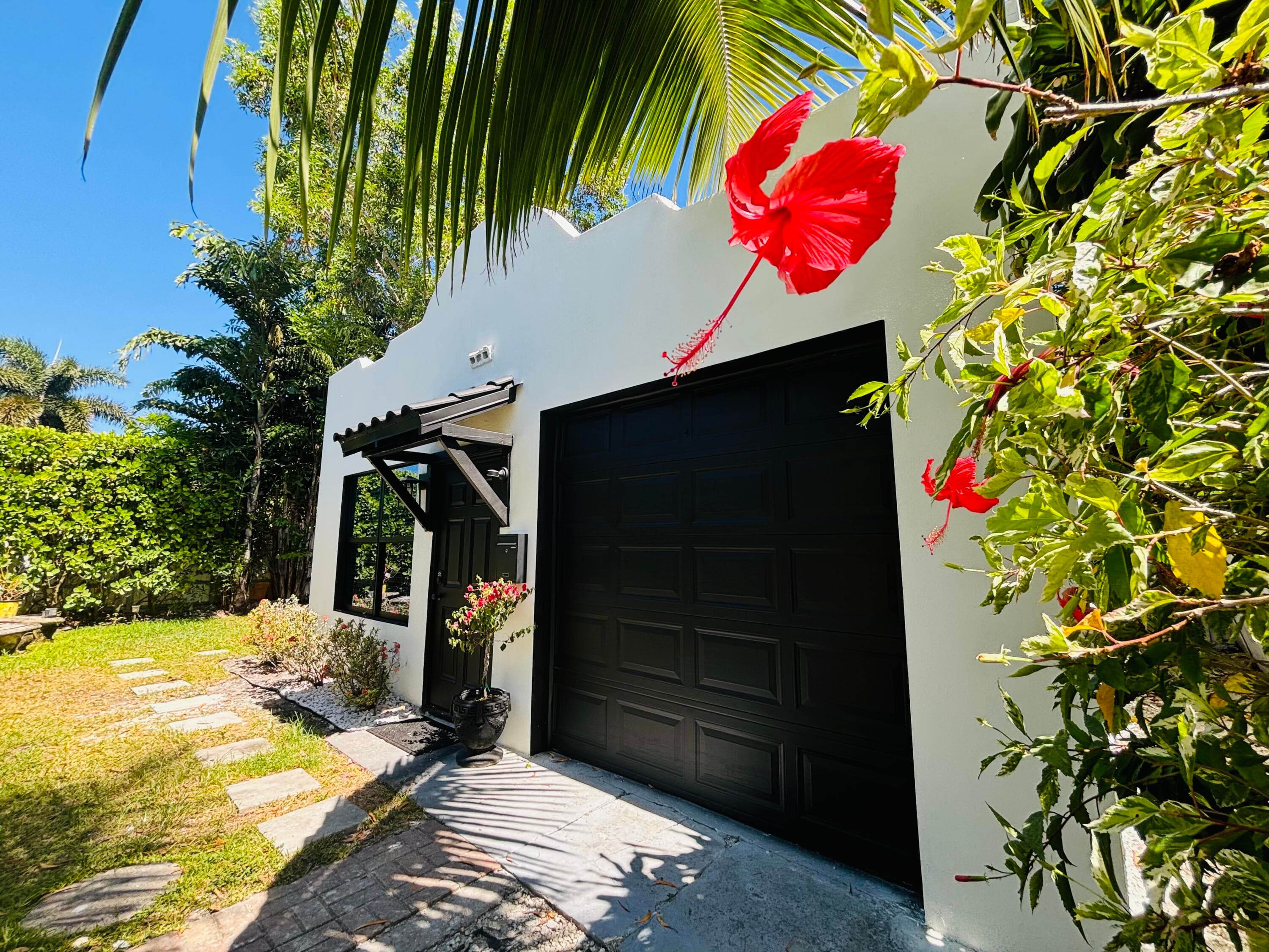 1036 Francis Street, West Palm Beach, FL 33405 — photo 1 of 10