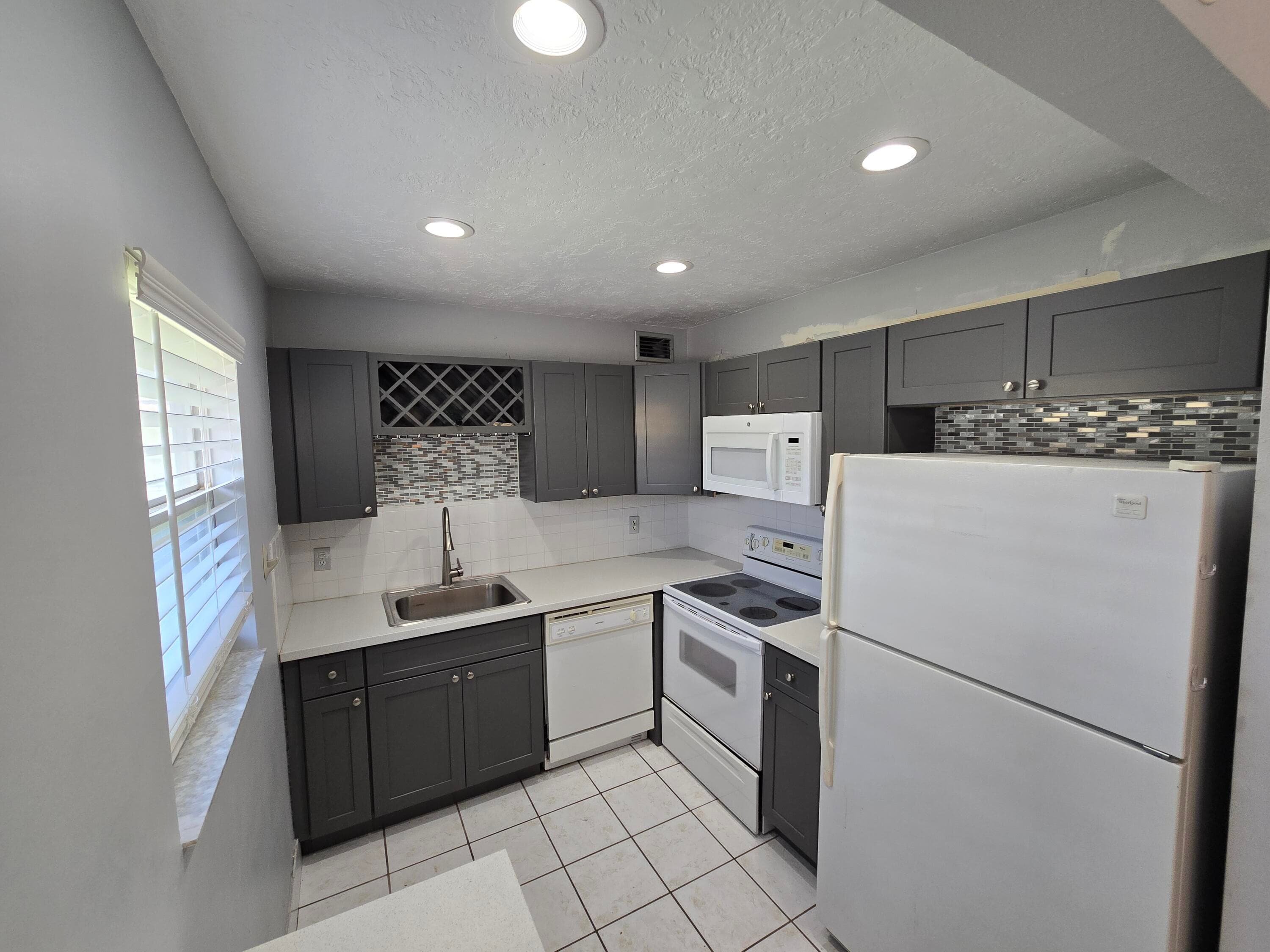 89 Saxony B B, Delray Beach, FL 33446 — photo 10 of 27