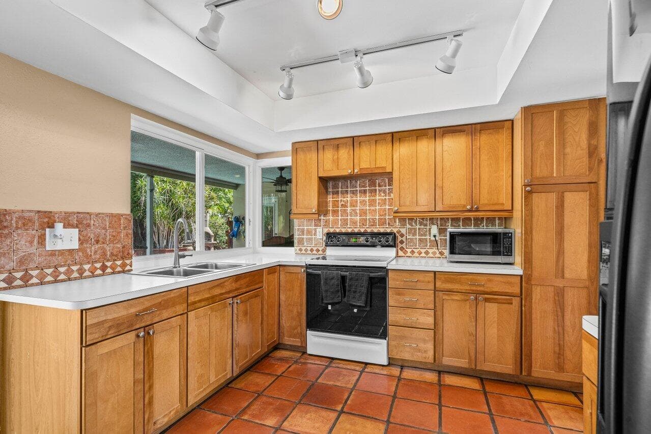 7815 NW 1st Street, Margate, FL 33063 — photo 11 of 33