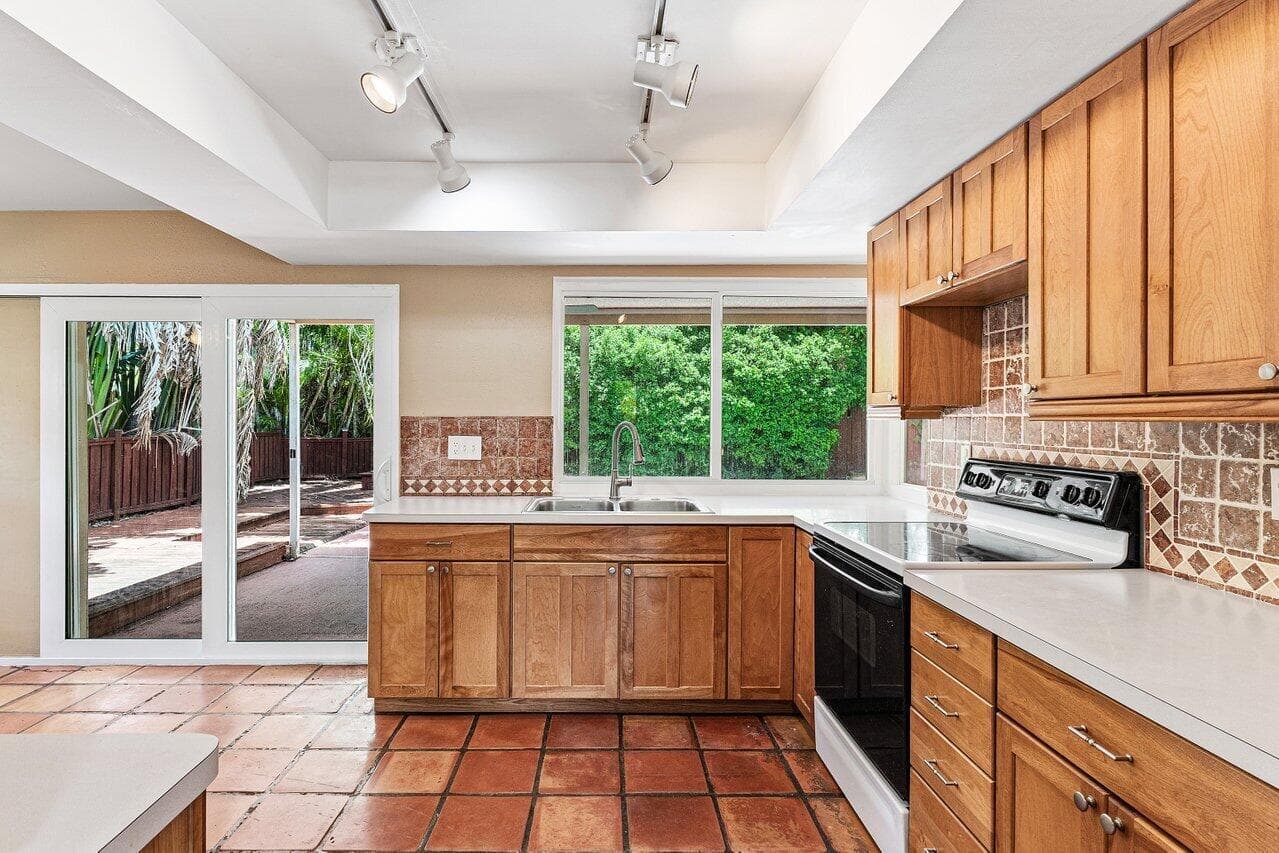 7815 NW 1st Street, Margate, FL 33063 — photo 9 of 33