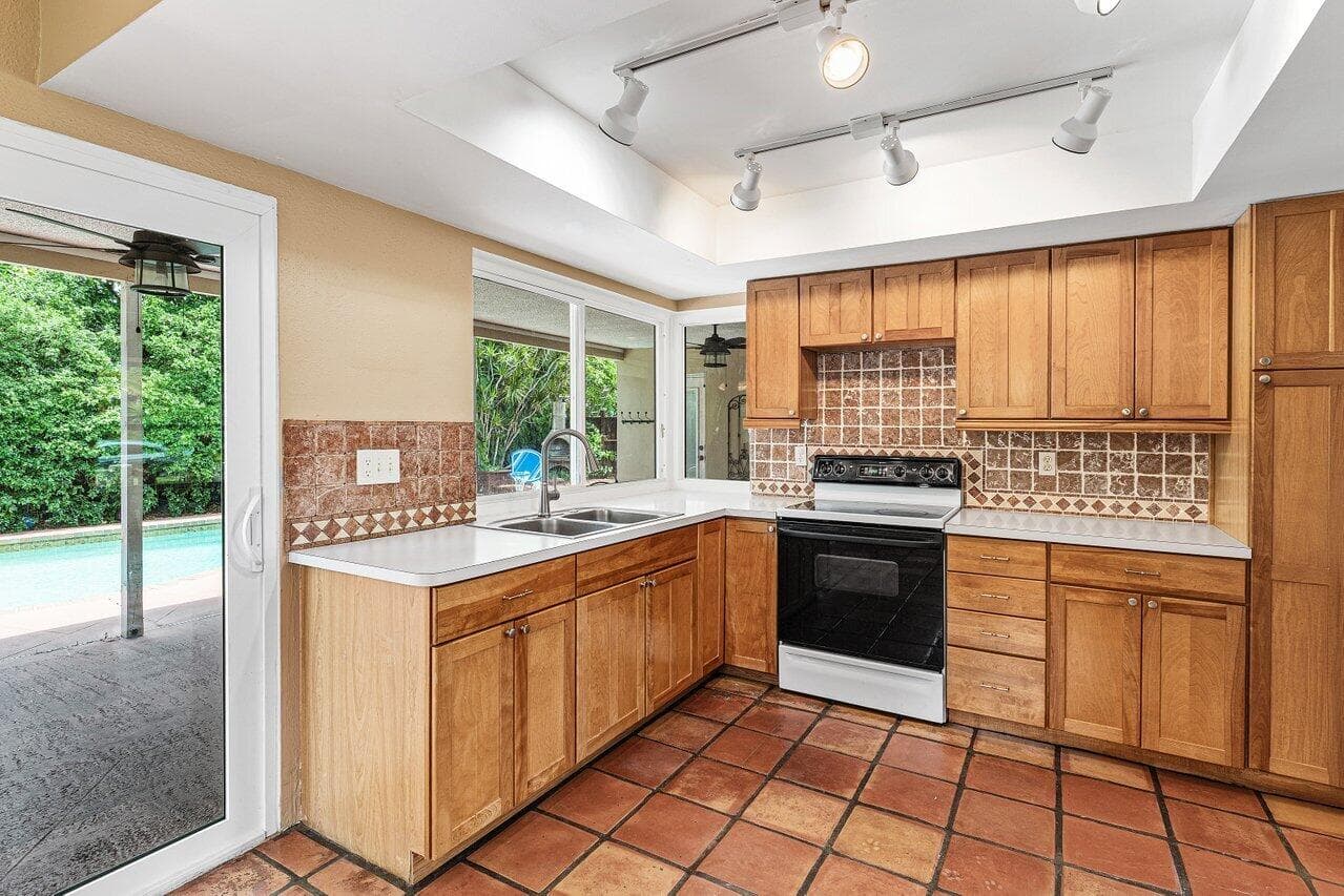 7815 NW 1st Street, Margate, FL 33063 — photo 12 of 33
