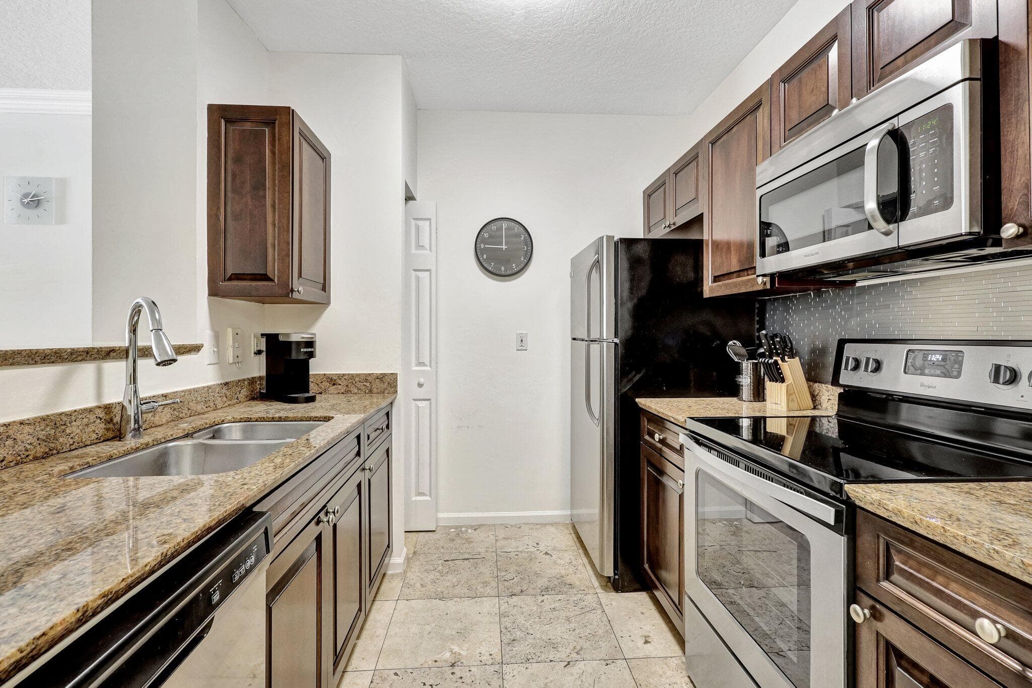 580 S Sapodilla Avenue 105, West Palm Beach, FL 33401 — photo 2 of 24
