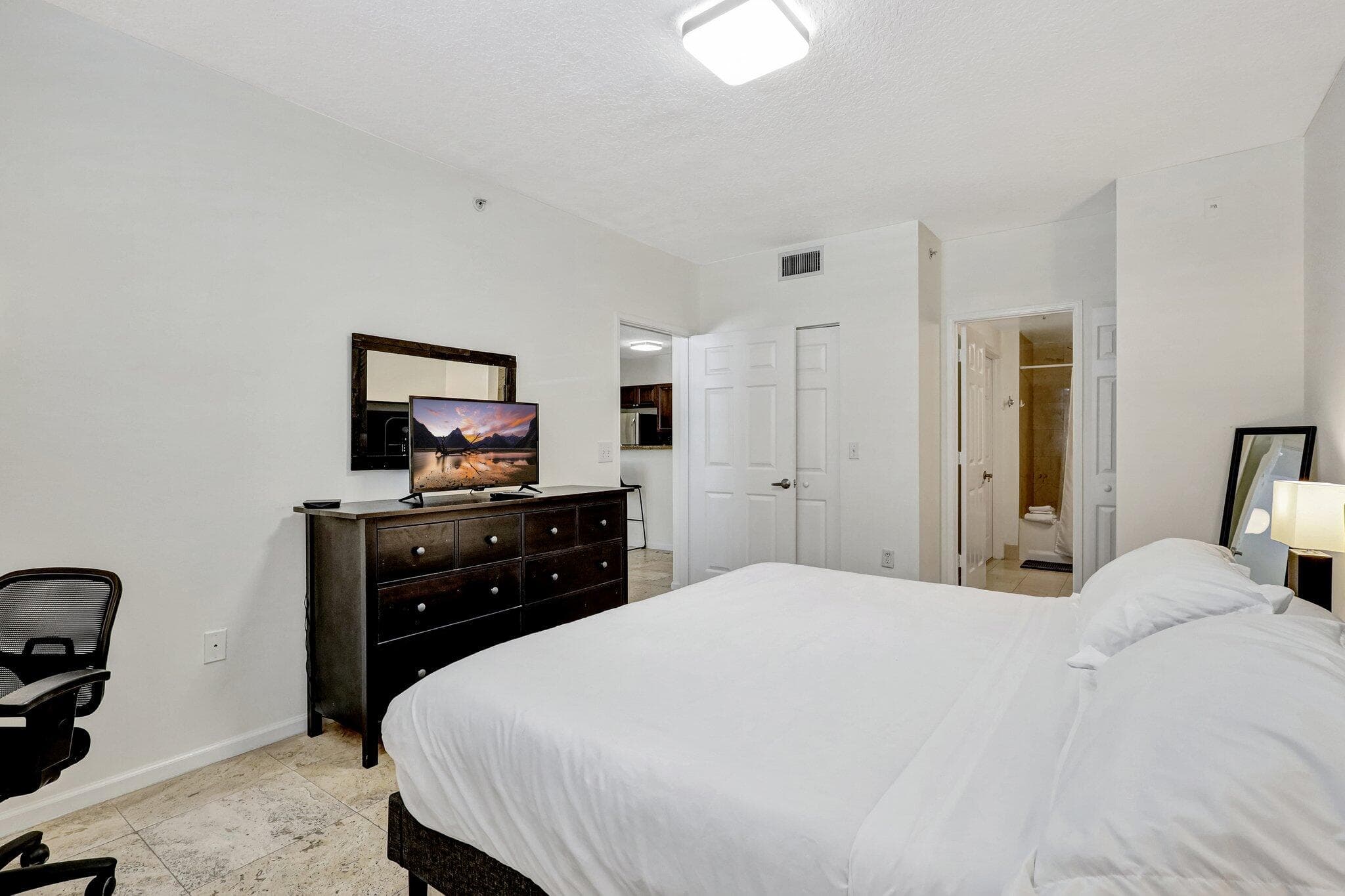 580 S Sapodilla Avenue 105, West Palm Beach, FL 33401 — photo 15 of 24