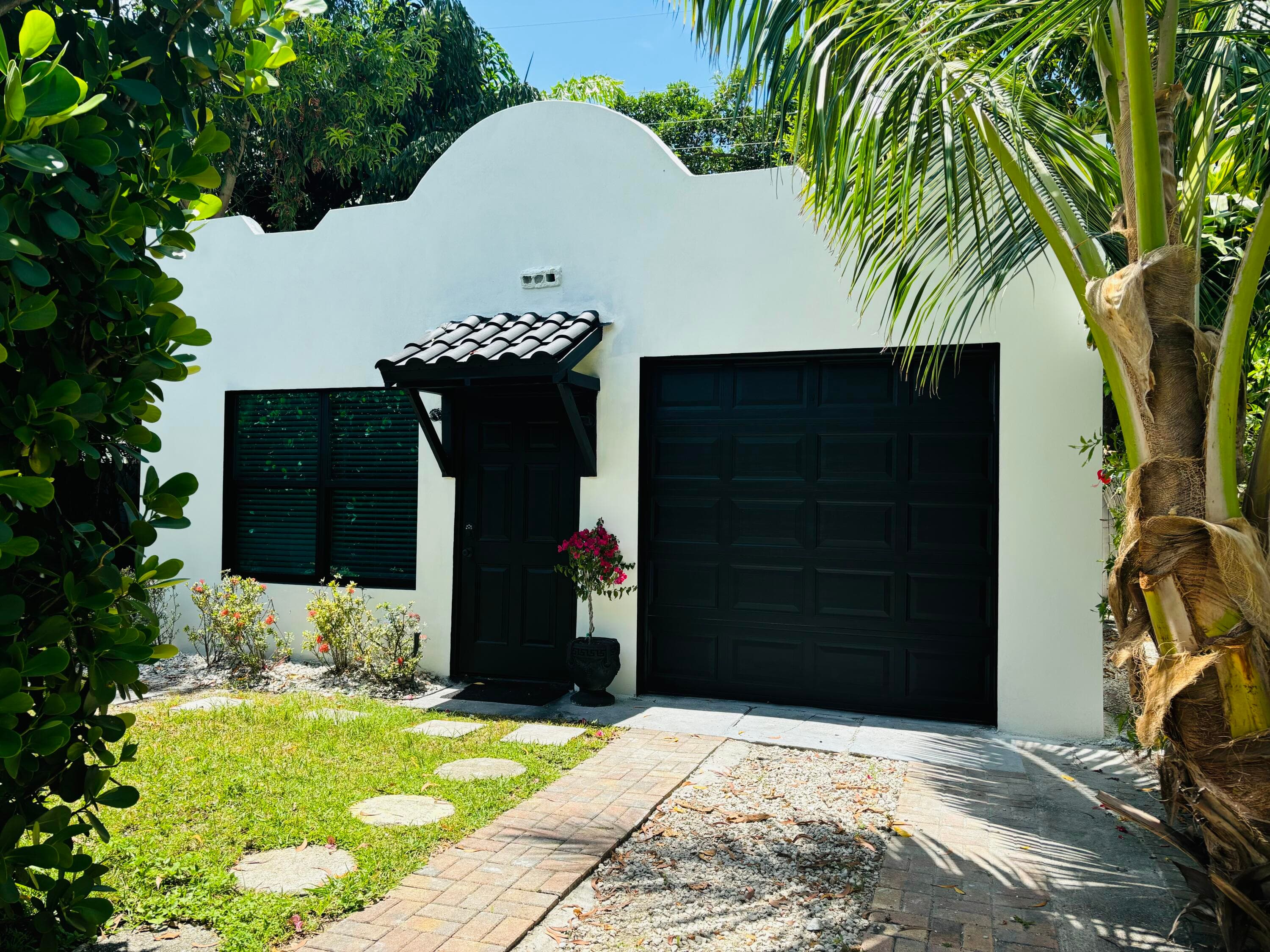 1036 Francis Street, West Palm Beach, FL 33405 — photo 2 of 10