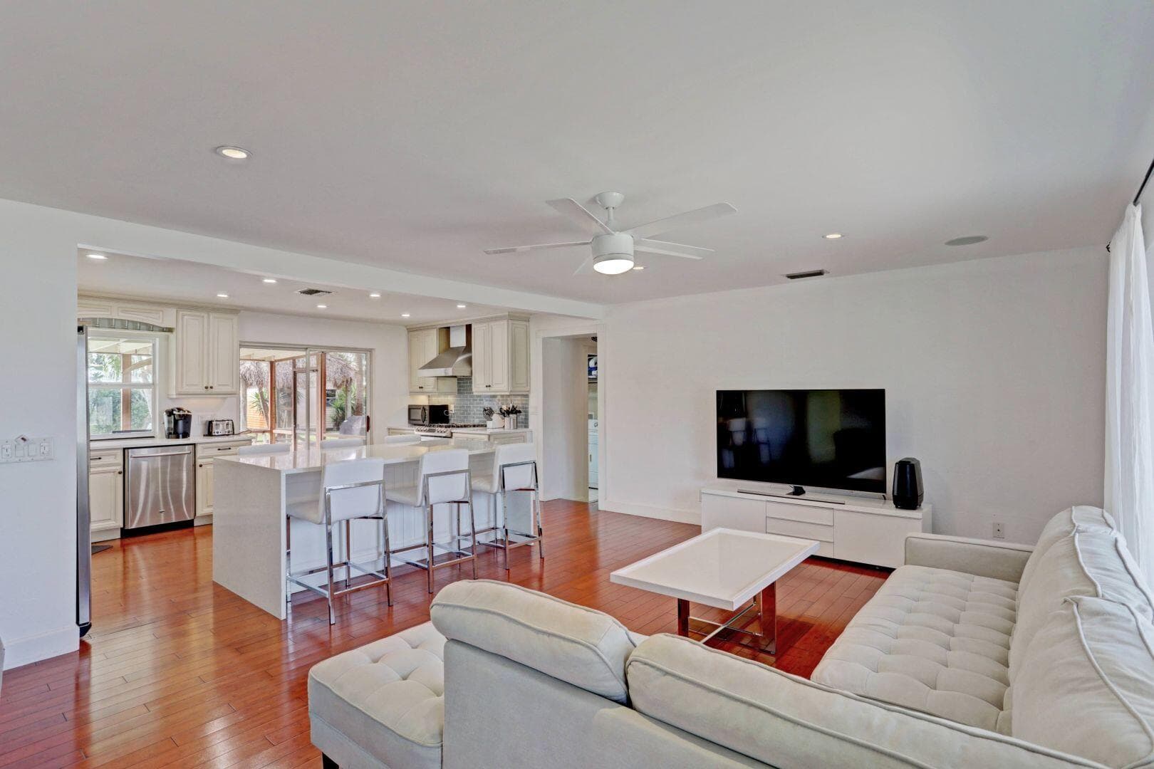 7115 Venetian Way, West Palm Beach, FL 33406 — photo 3 of 32