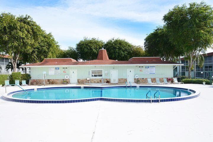 3400 Springdale Boulevard 316, Palm Springs, FL 33461 — photo 9 of 10