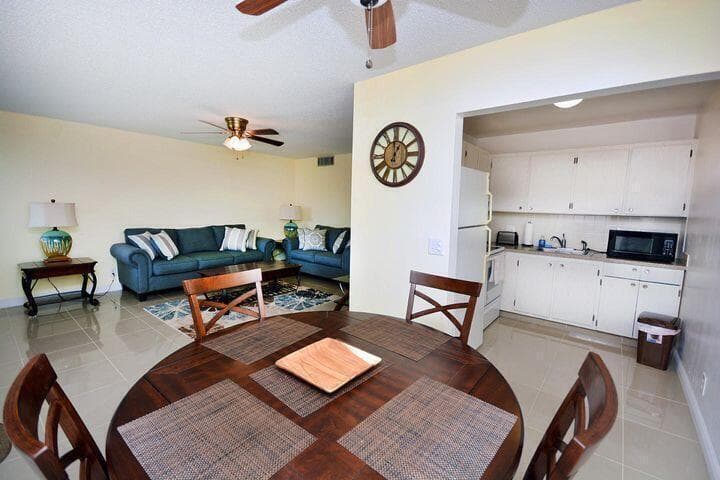 3400 Springdale Boulevard 316, Palm Springs, FL 33461 — photo 1 of 10