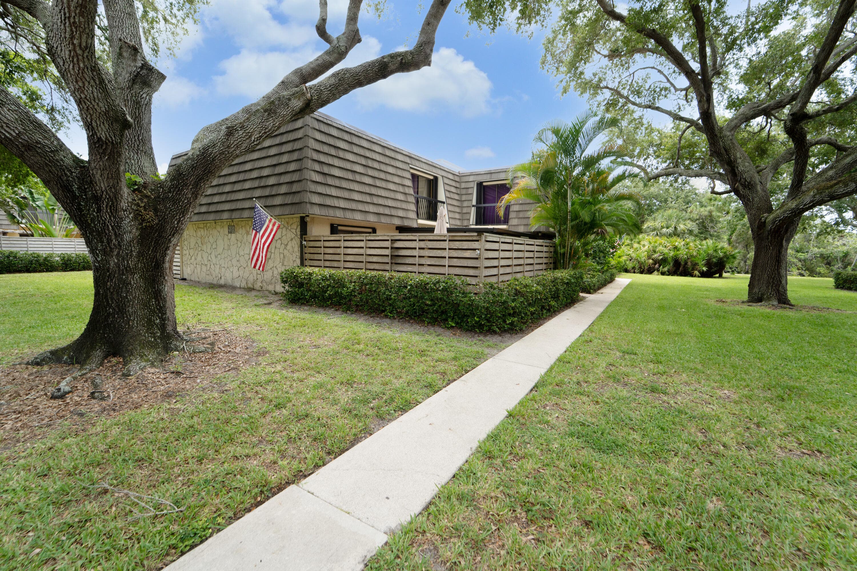 505 5th Terrace, Palm Beach Gardens, FL 33418 — photo 1 of 60
