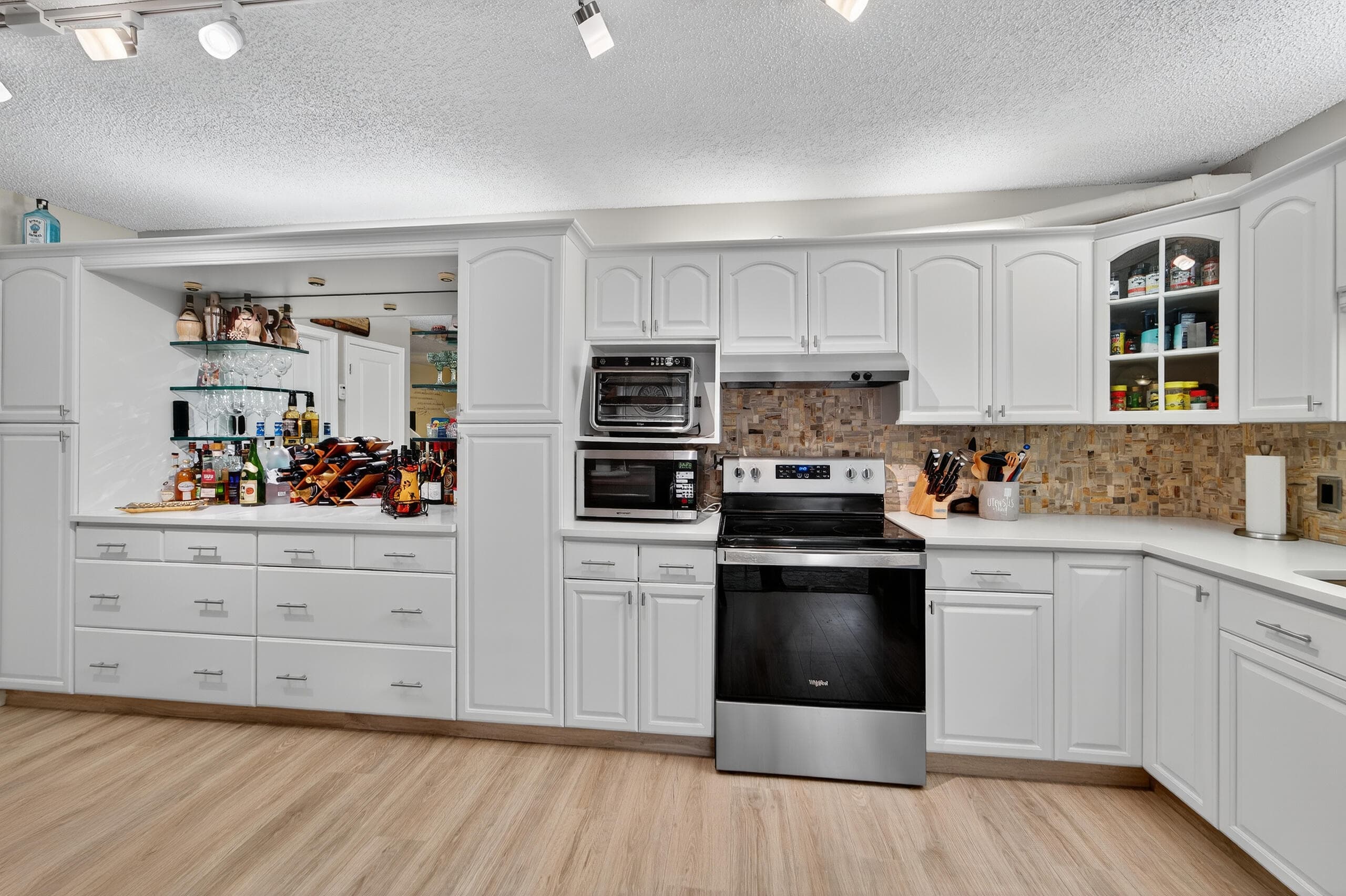 505 5th Terrace, Palm Beach Gardens, FL 33418 — photo 16 of 60