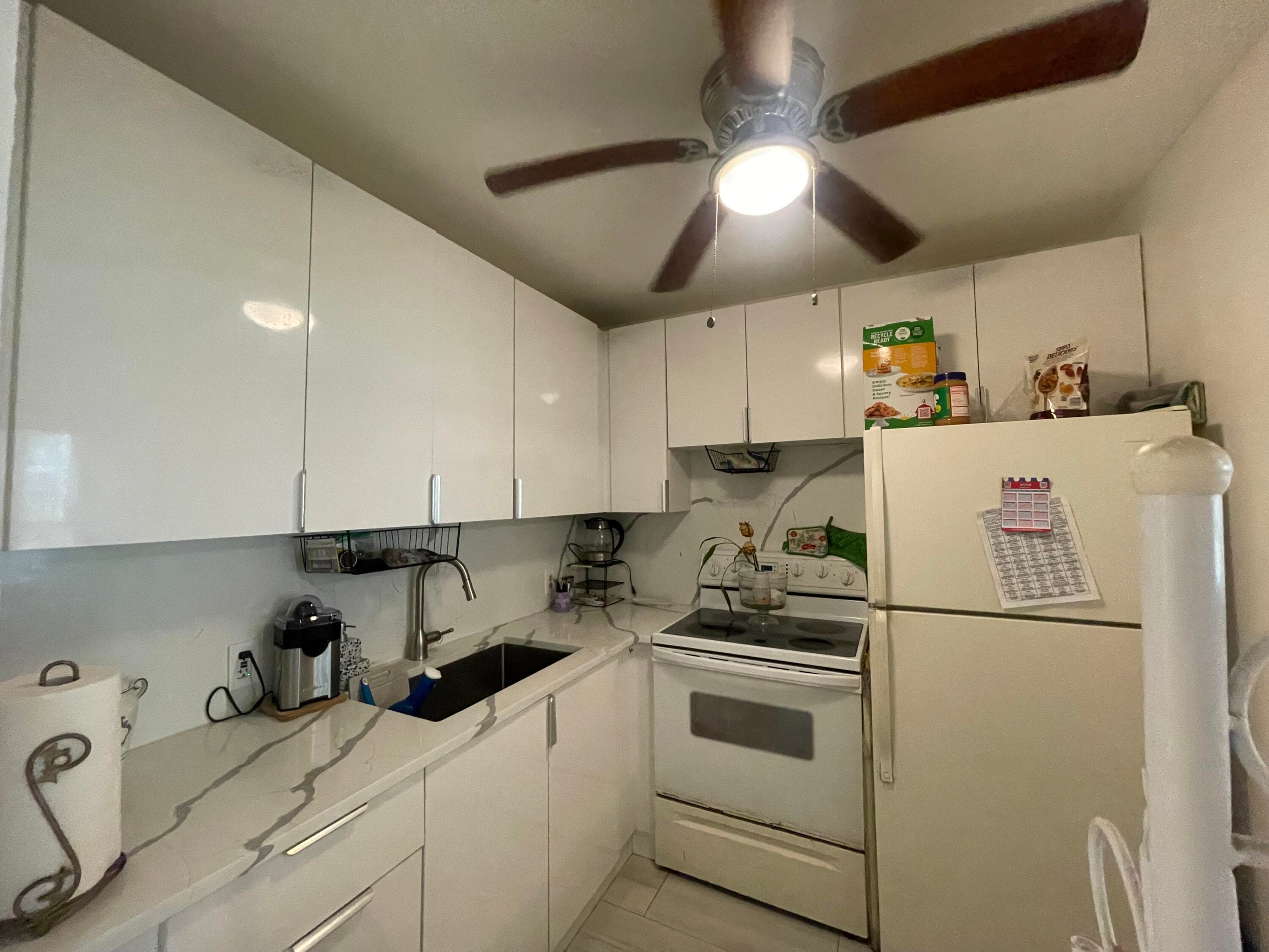 49 Mansfield B, Boca Raton, FL 33434 — photo 1 of 39