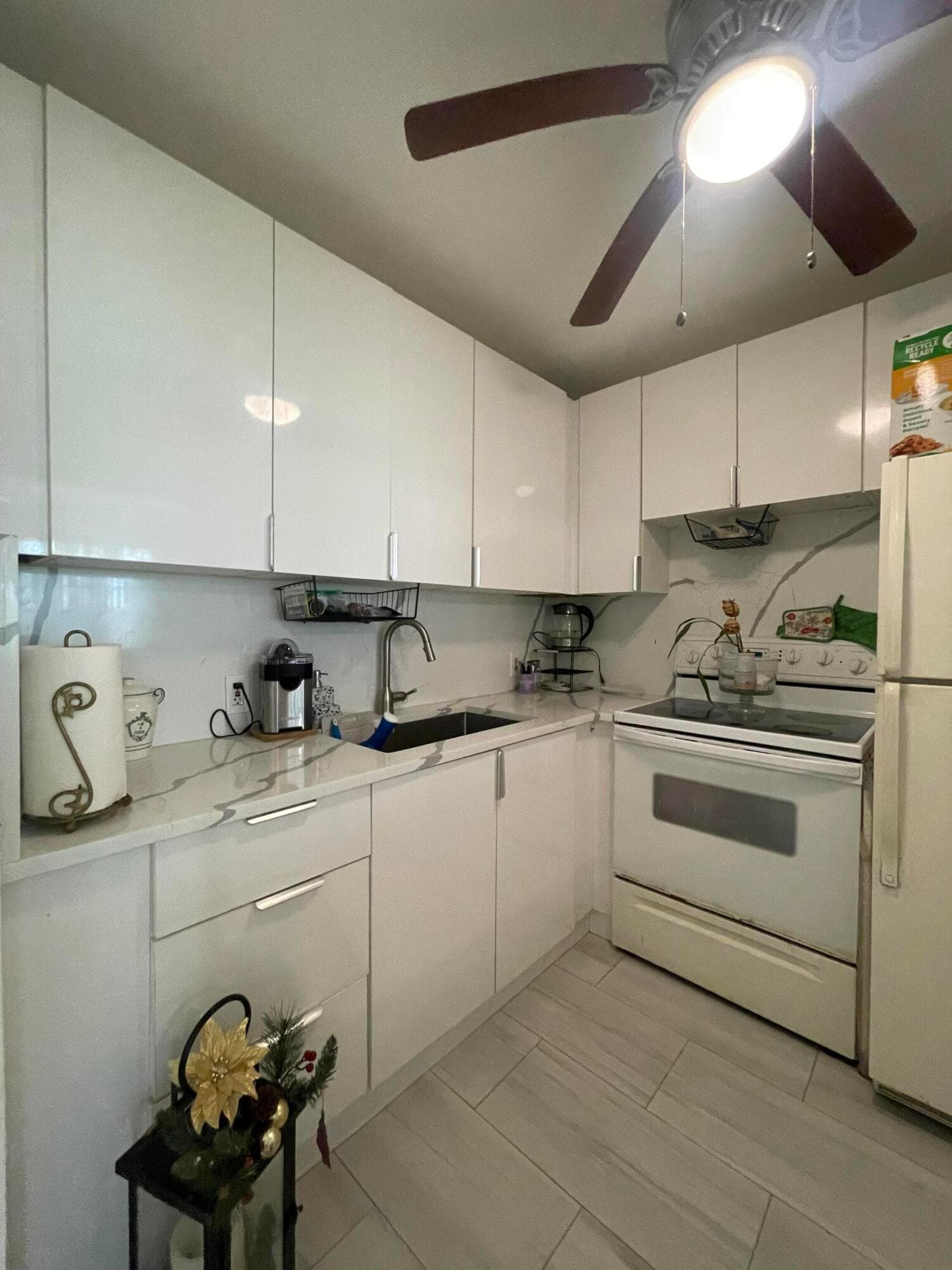 49 Mansfield B, Boca Raton, FL 33434 — photo 5 of 39