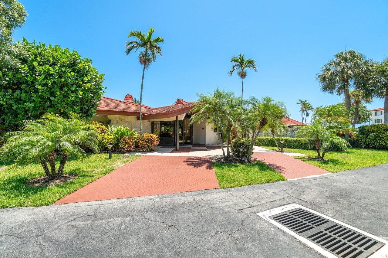 103 Half Moon Circle E2, Hypoluxo, FL 33462 — photo 37 of 43