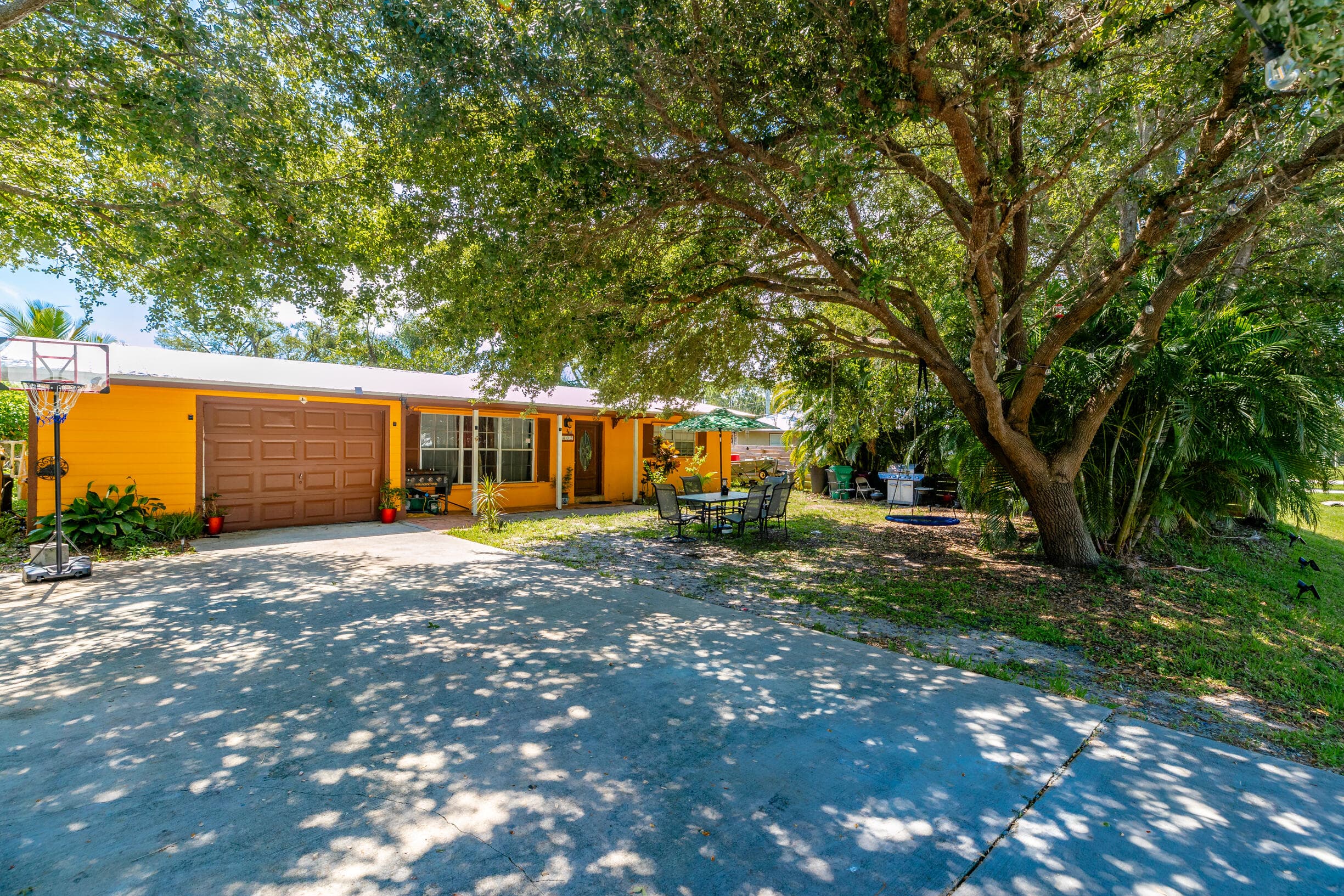 5402 Shannon Drive, Fort Pierce, FL 34951 — photo 2 of 19