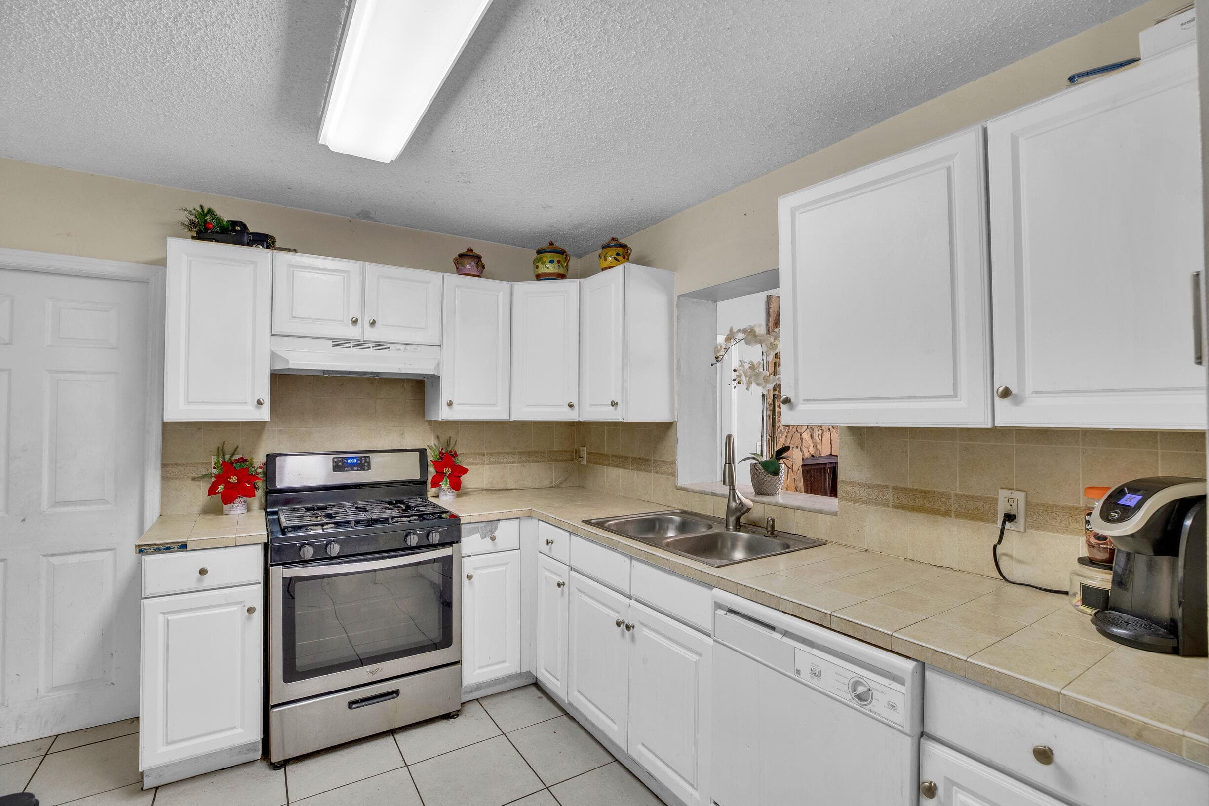 5402 Shannon Drive, Fort Pierce, FL 34951 — photo 8 of 19