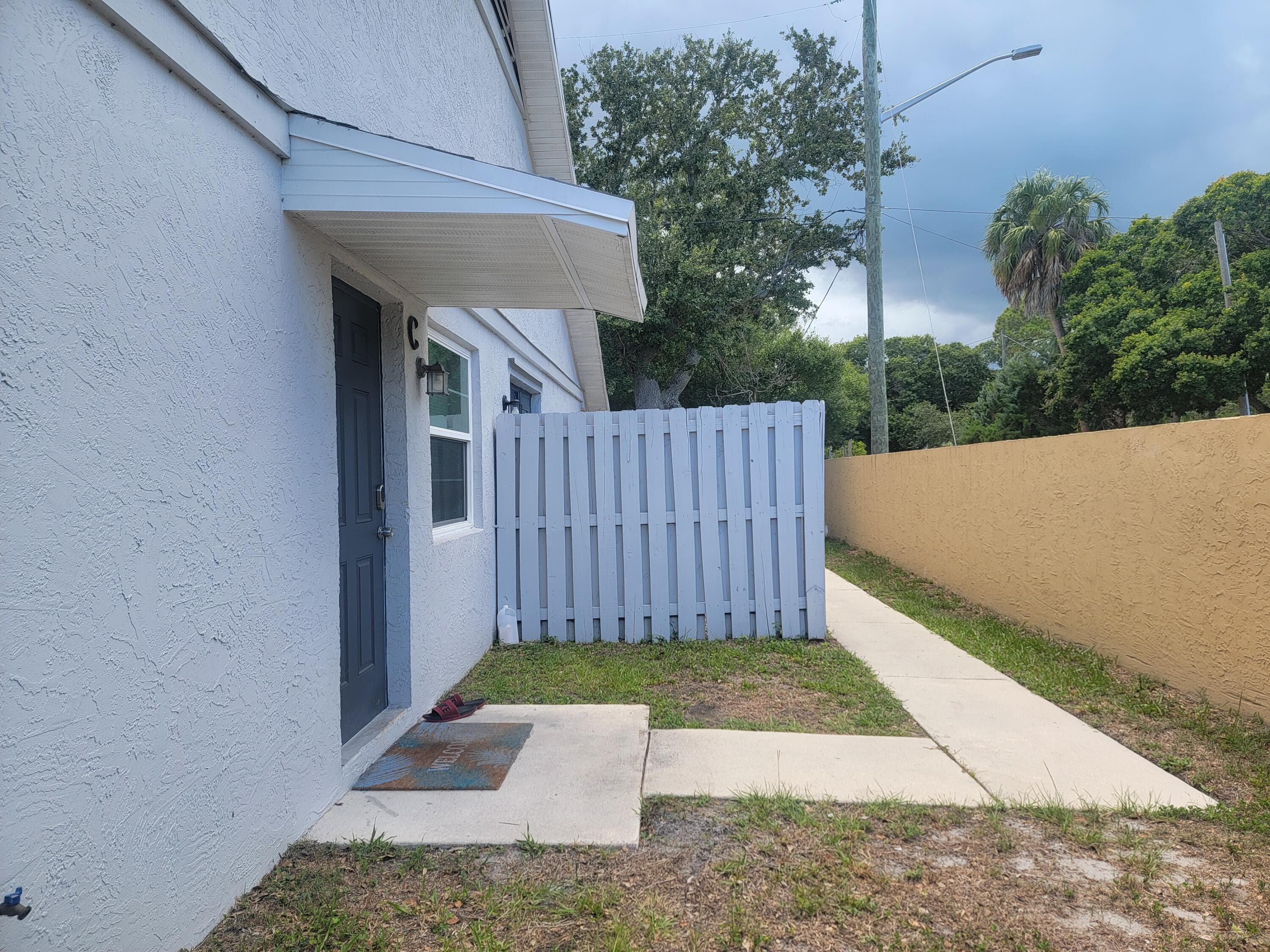 2001 Oleander Boulevard C, Fort Pierce, FL 34950 — photo 1 of 10