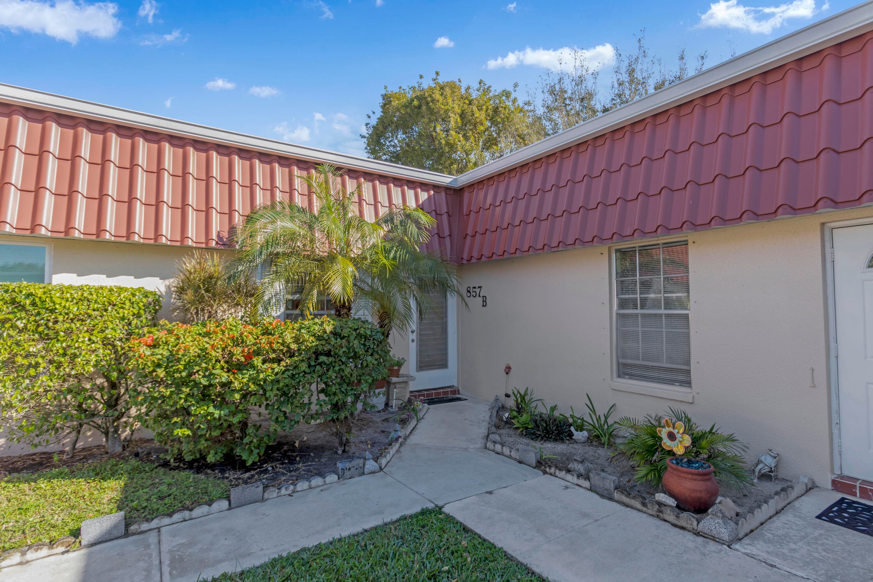 857 Worcester B Lane B, Lake Worth, FL 33467 — photo 2 of 40