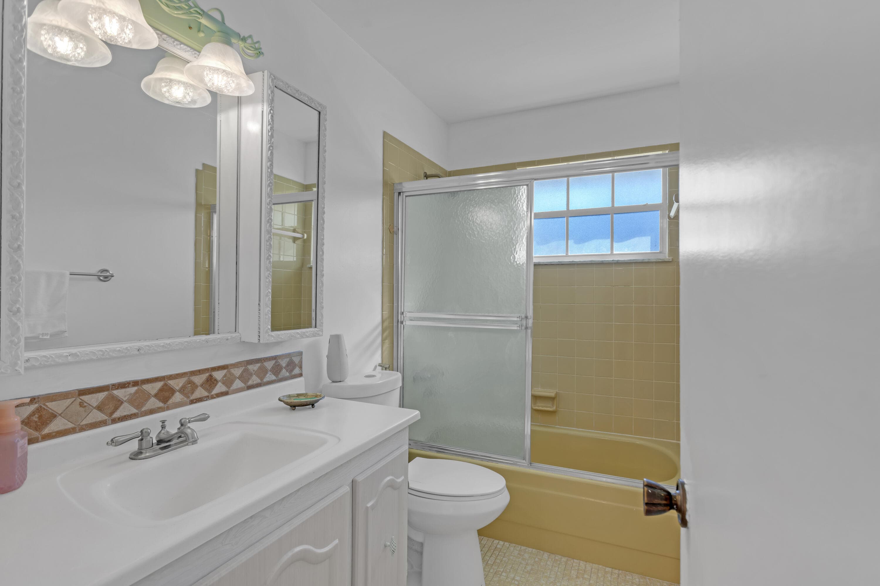857 Worcester B Lane B, Lake Worth, FL 33467 — photo 27 of 40