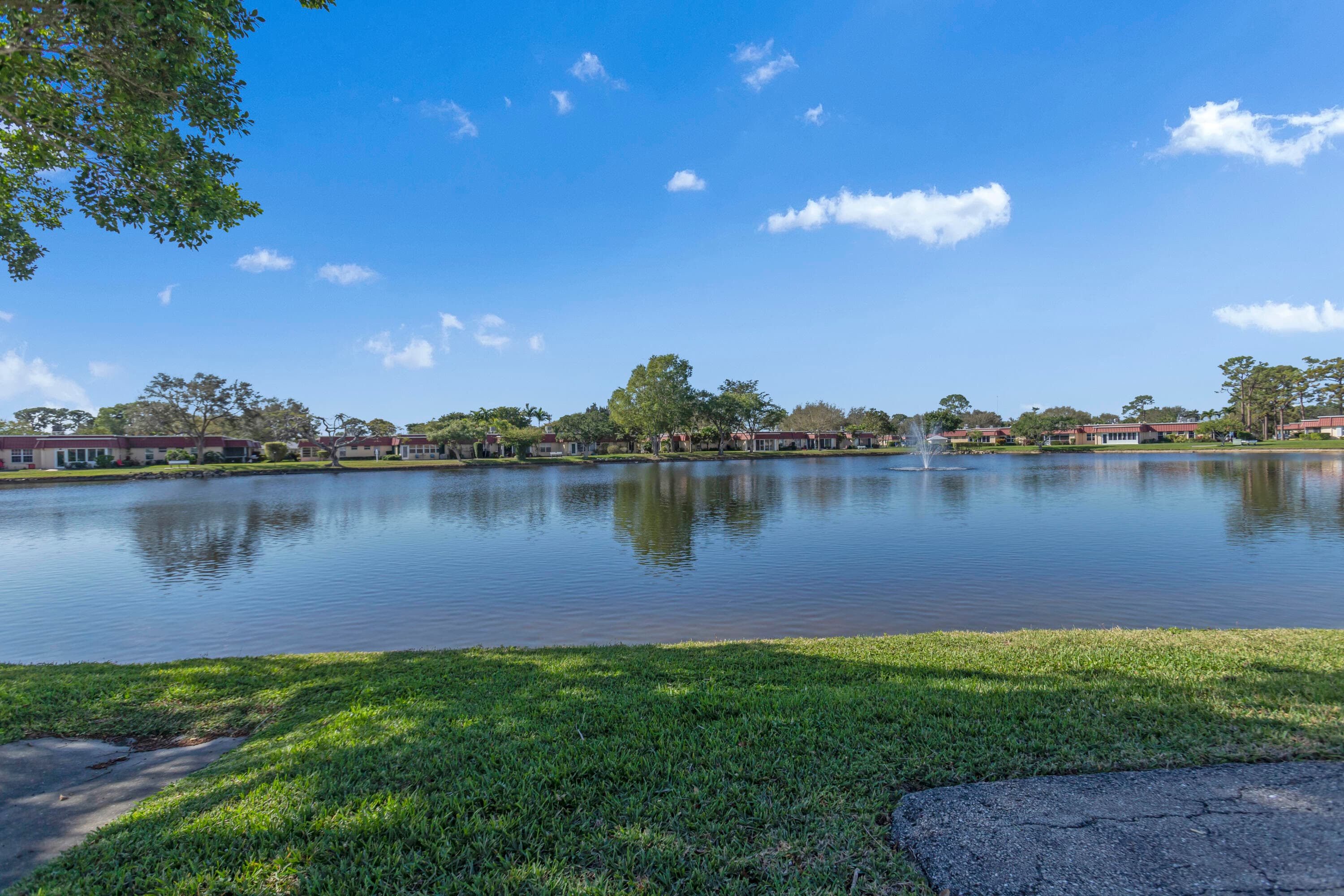 857 Worcester B Lane B, Lake Worth, FL 33467 — photo 1 of 40