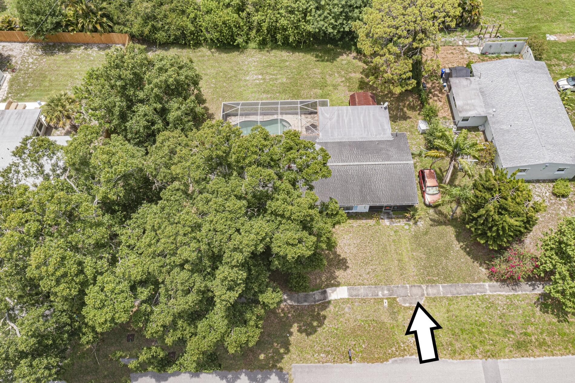 2185 32nd Avenue, Vero Beach, FL 32960 — photo 1 of 28