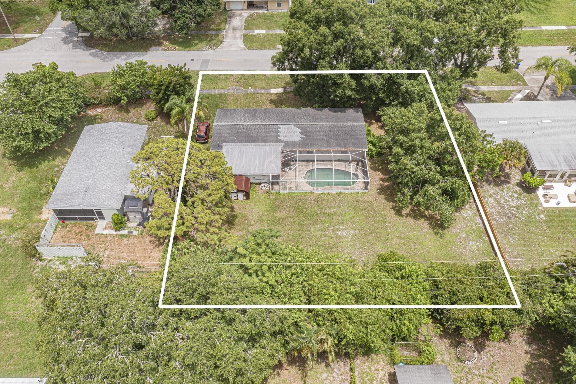 2185 32nd Avenue, Vero Beach, FL 32960 — photo 2 of 28