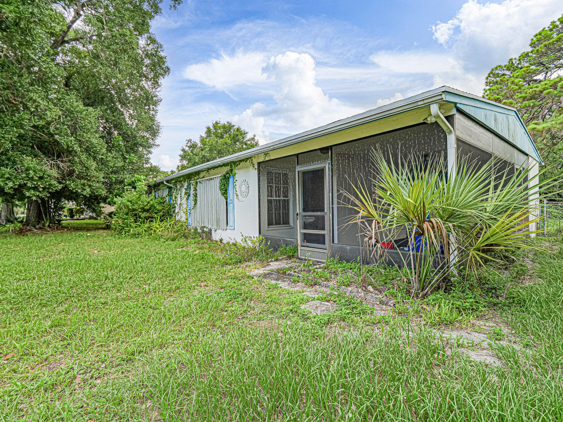2185 32nd Avenue, Vero Beach, FL 32960 — photo 9 of 28
