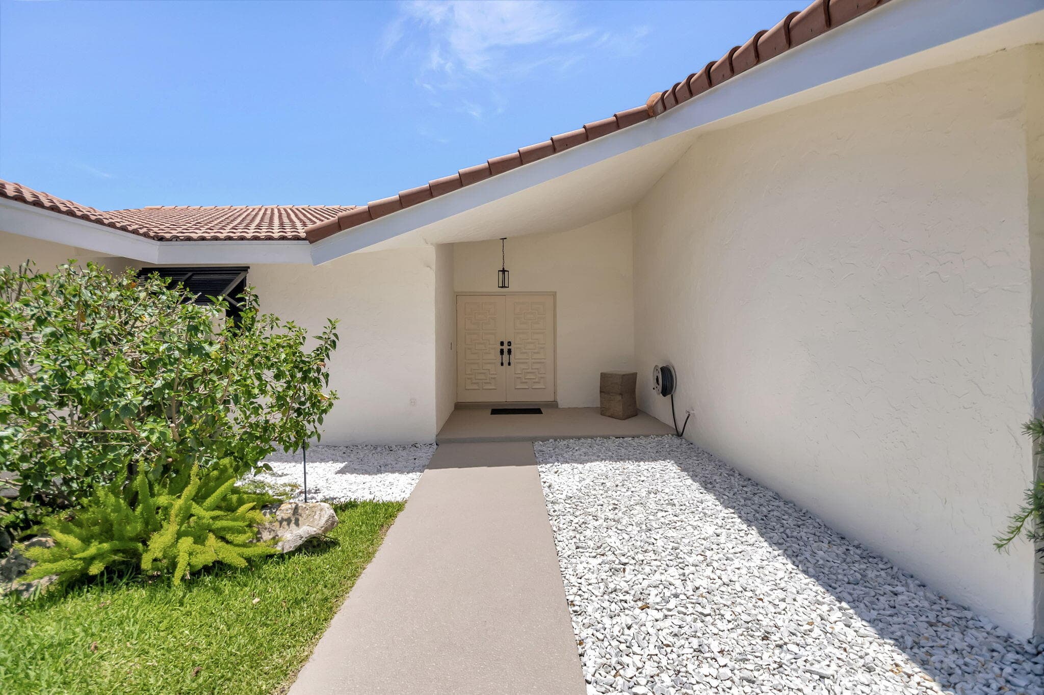 902 Foxpointe Circle, Delray Beach, FL 33445 — photo 4 of 43