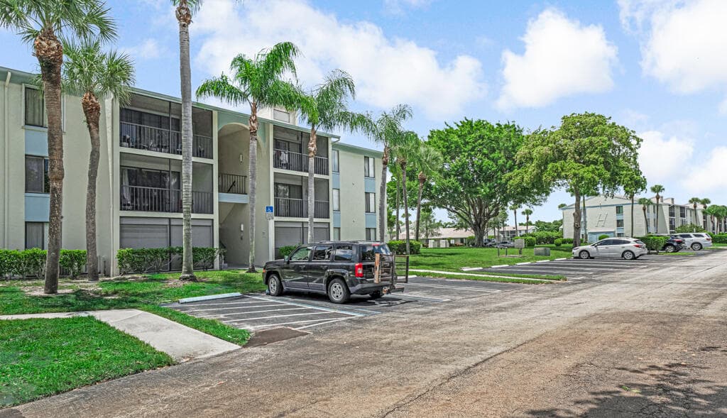 1112 Green Pine Boulevard G3, West Palm Beach, FL 33409 — photo 4 of 36
